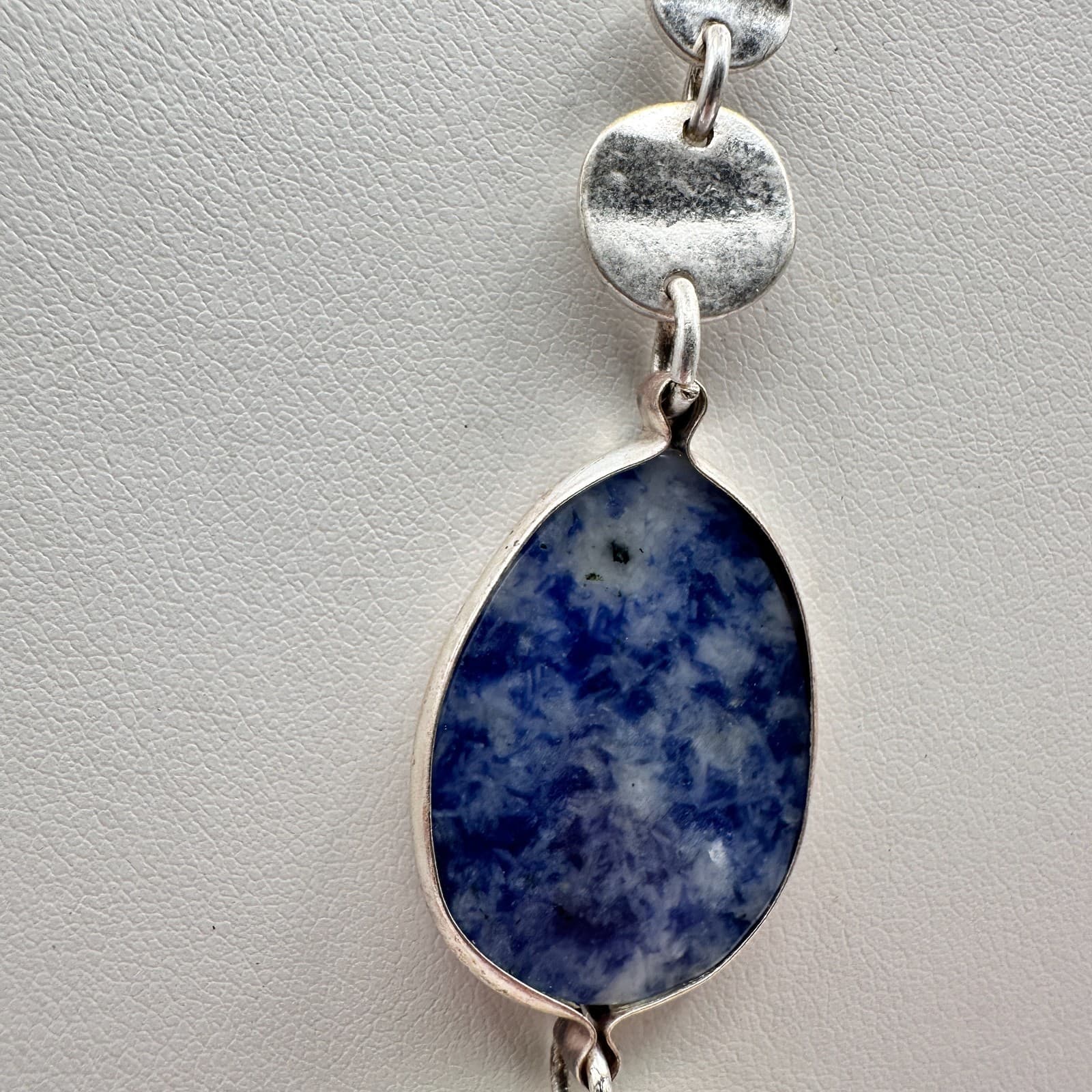 Vintage 90s Sodalite Teardrop Disc Necklace Hammered Silver Tone Women's Jewelry - Thumbnail 5