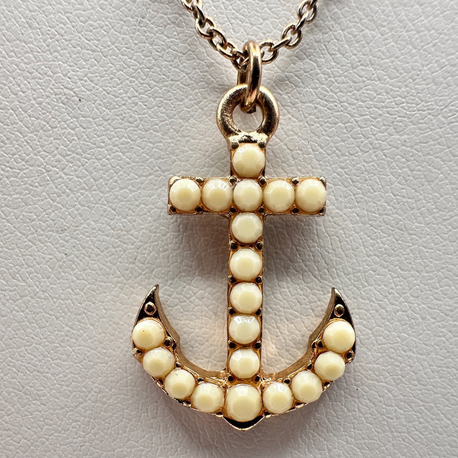Vintage 90s Anchor Pendant Necklace Gold Tone Cream Beaded Women's Jewelry - Thumbnail 3