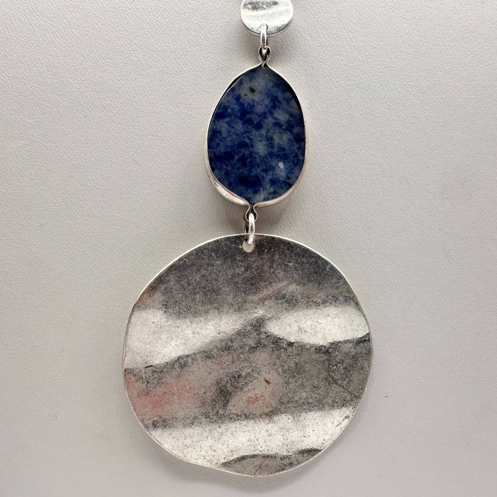 Vintage 90s Sodalite Teardrop Disc Necklace Hammered Silver Tone Women's Jewelry - Thumbnail 2