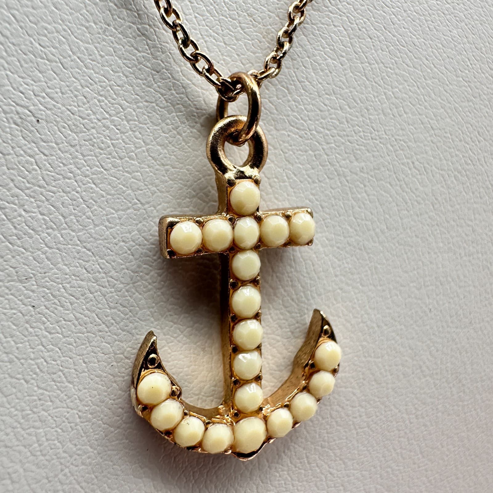 Vintage 90s Anchor Pendant Necklace Gold Tone Cream Beaded Women's Jewelry - Thumbnail 4