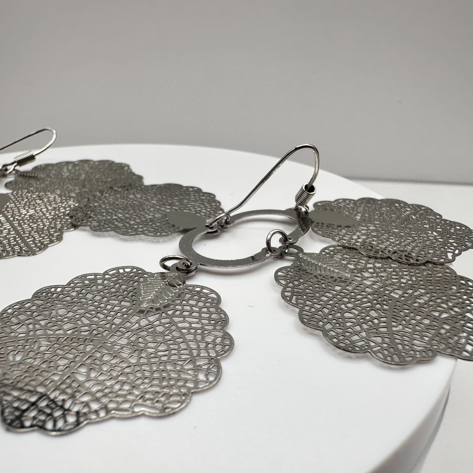 Vintage 90s Silver Tone Filigree Leaf Dangle Earrings Statement Women's Jewelry - Thumbnail 3