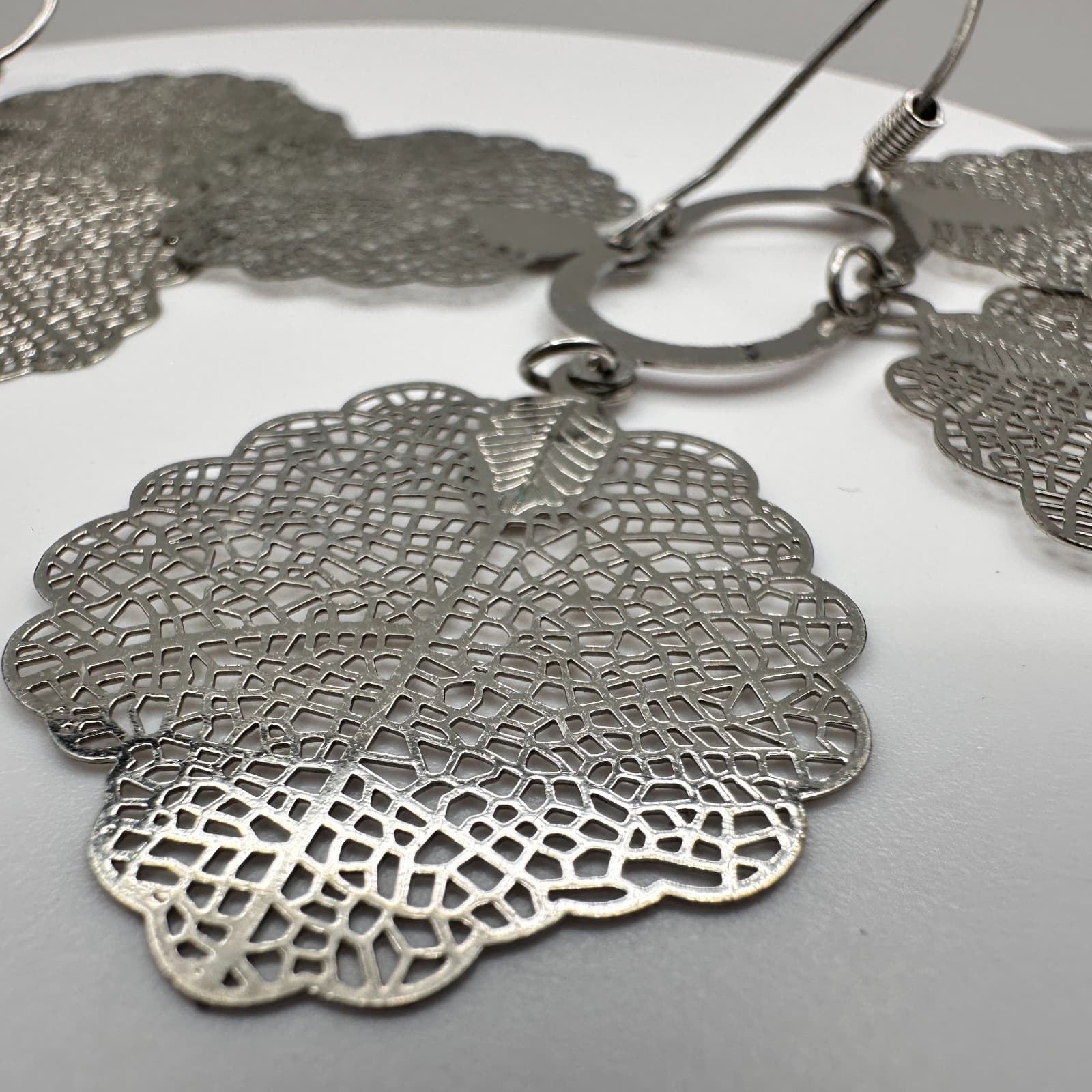 Vintage 90s Silver Tone Filigree Leaf Dangle Earrings Statement Women's Jewelry - Thumbnail 4