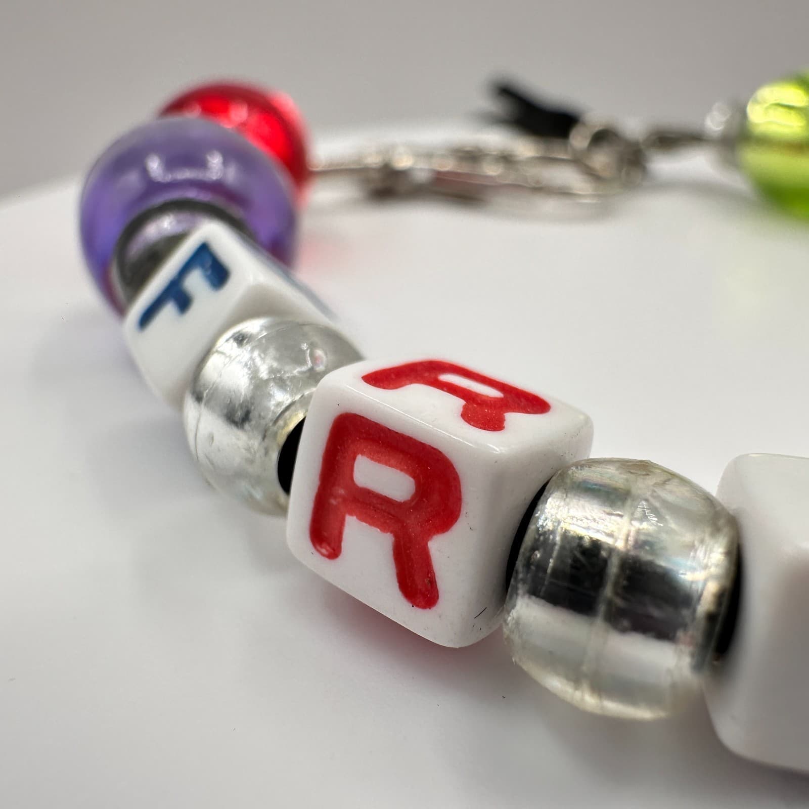 Vintage Y2K Friends Cube Bracelet Acrylic Beaded Silver Tone Women's Jewelry - Thumbnail 3