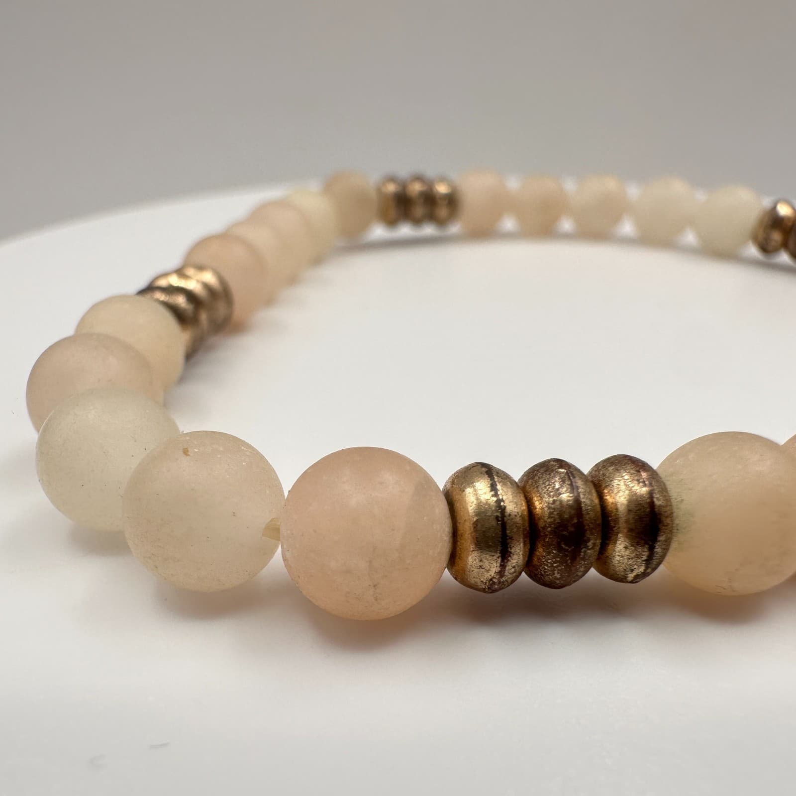 Vintage 90s Matte Peach Beaded Bracelet Gold Tone Spacers Boho Women's Jewelry - Thumbnail 3