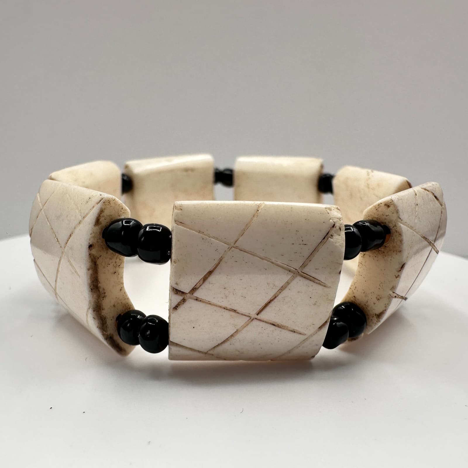 Vintage 90s Hand Carved Stretch Bracelet Cream & Black Beaded Women's Jewelry - Image 1