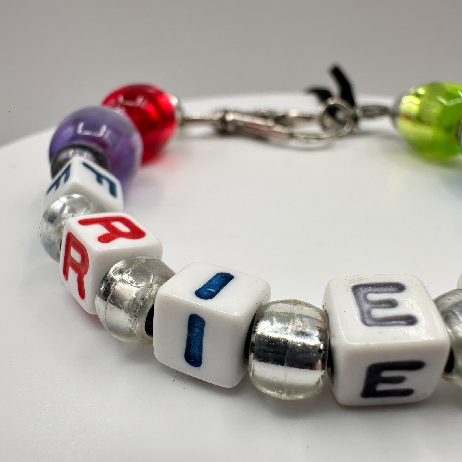 Vintage Y2K Friends Cube Bracelet Acrylic Beaded Silver Tone Women's Jewelry - Thumbnail 2