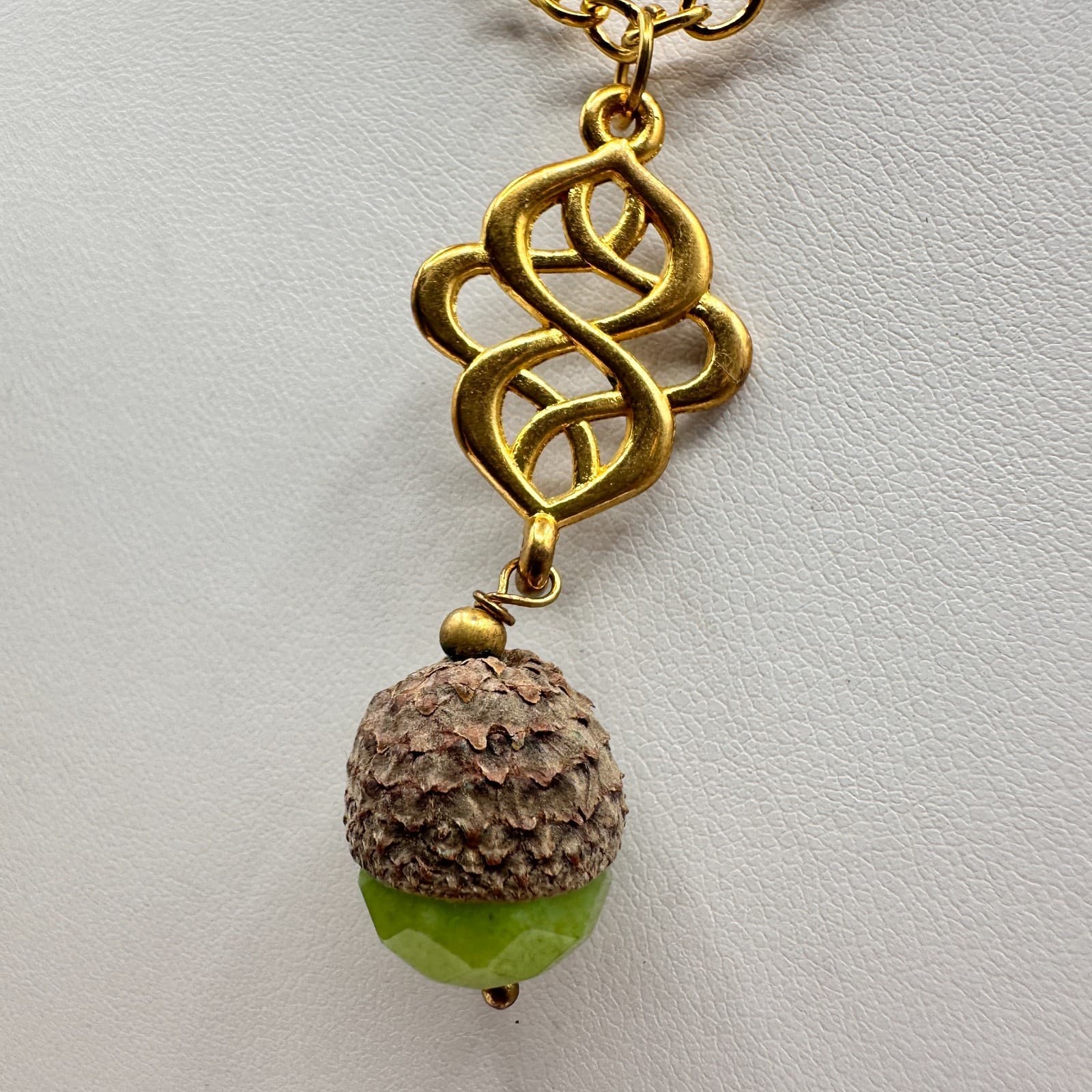 Vintage 90s Acorn Pendant Necklace Gold Tone Celtic Knot Green Beaded Nature - Thumbnail 4