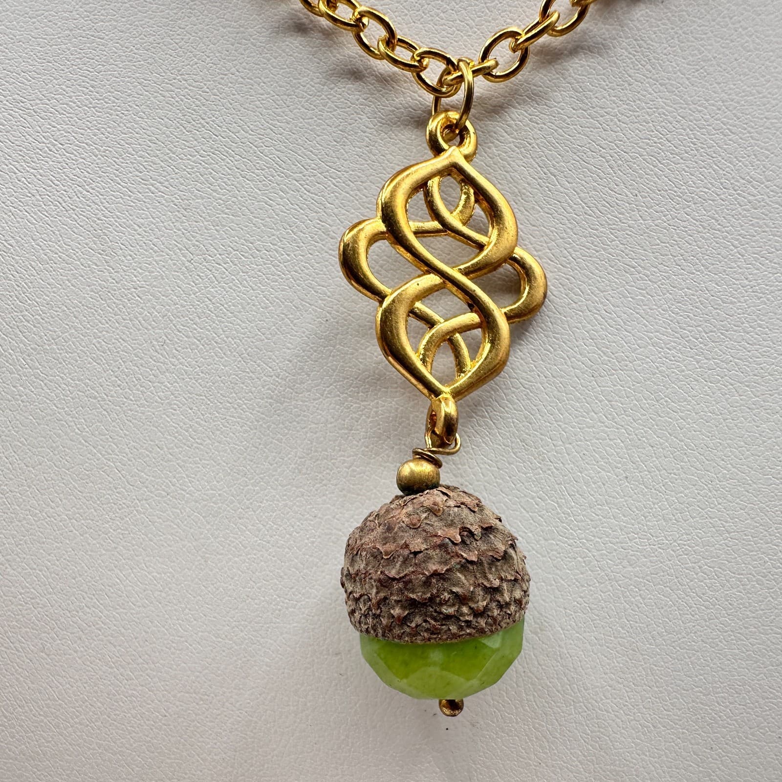 Vintage 90s Acorn Pendant Necklace Gold Tone Celtic Knot Green Beaded Nature - Thumbnail 6