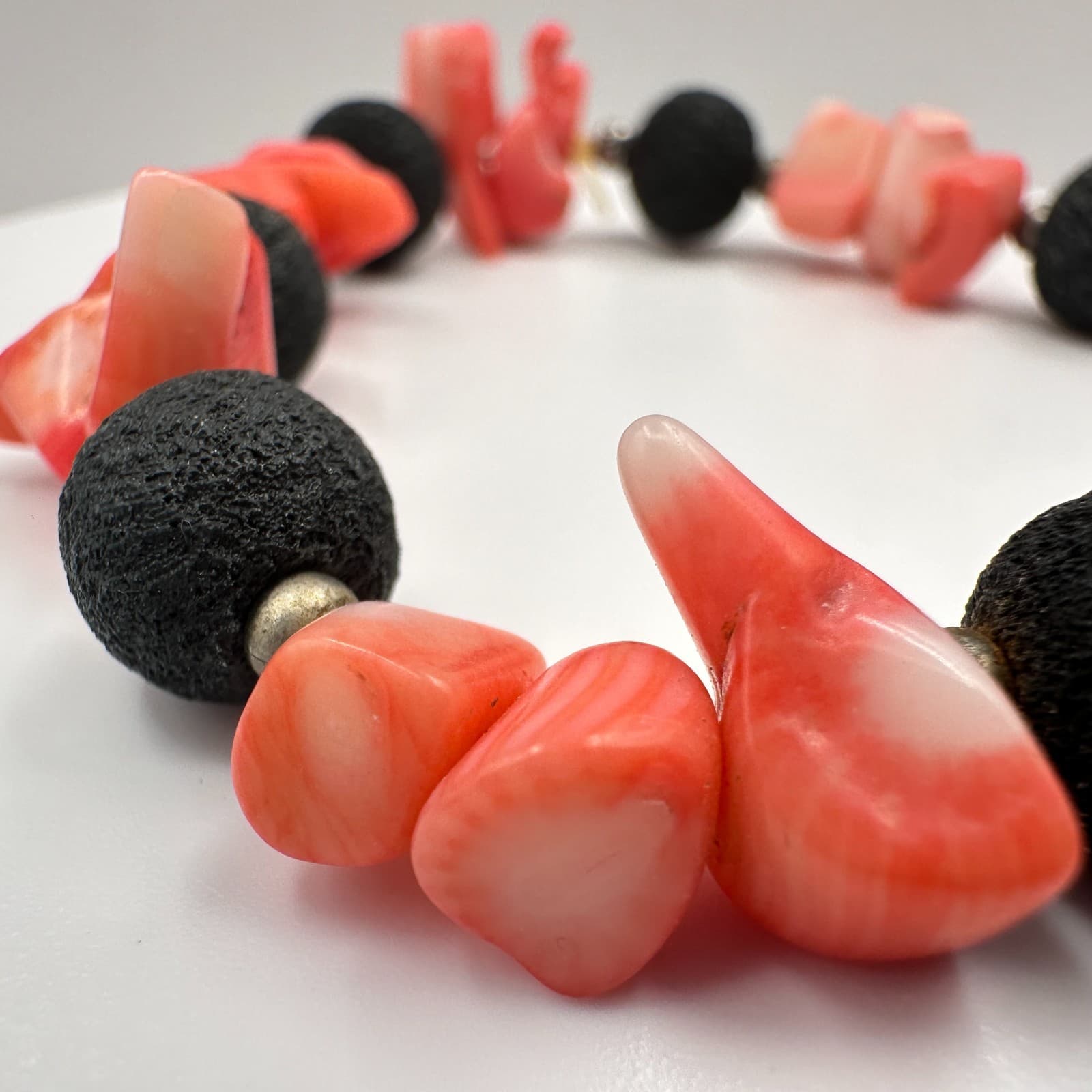 Vintage 90s Pink Coral & Black Lava Rock Beaded Stretch Bracelet Boho Statement - Thumbnail 4