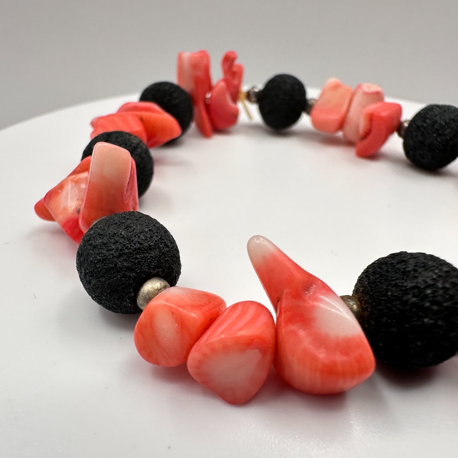 Vintage 90s Pink Coral & Black Lava Rock Beaded Stretch Bracelet Boho Statement - Thumbnail 3