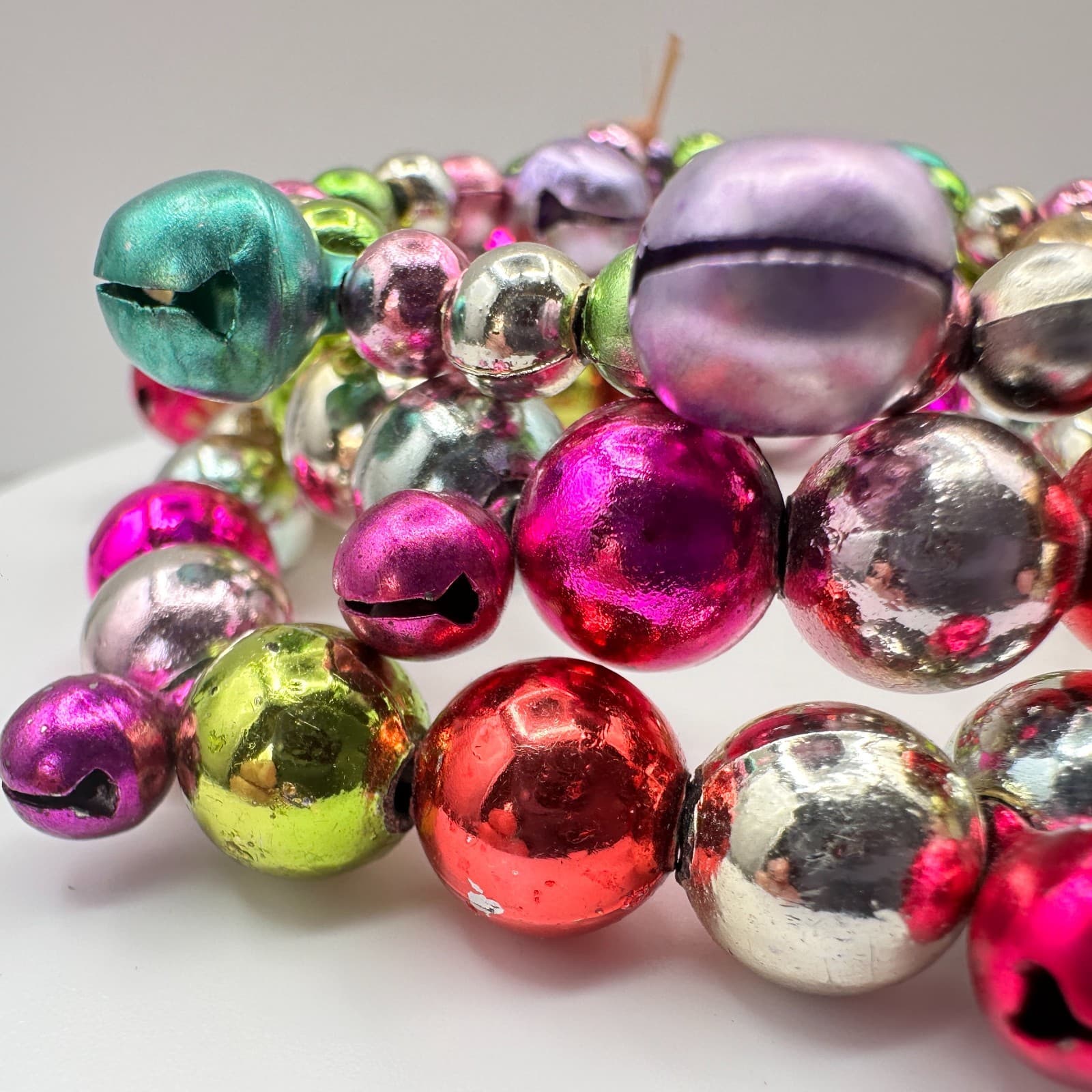 Vintage 90s Jingle Bell Wreath Ornament Stretch Wrap Bracelet Women's Jewelry - Thumbnail 3