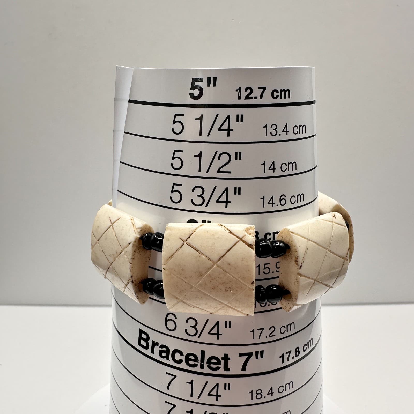 Vintage 90s Hand Carved Stretch Bracelet Cream & Black Beaded Women's Jewelry - Thumbnail 7