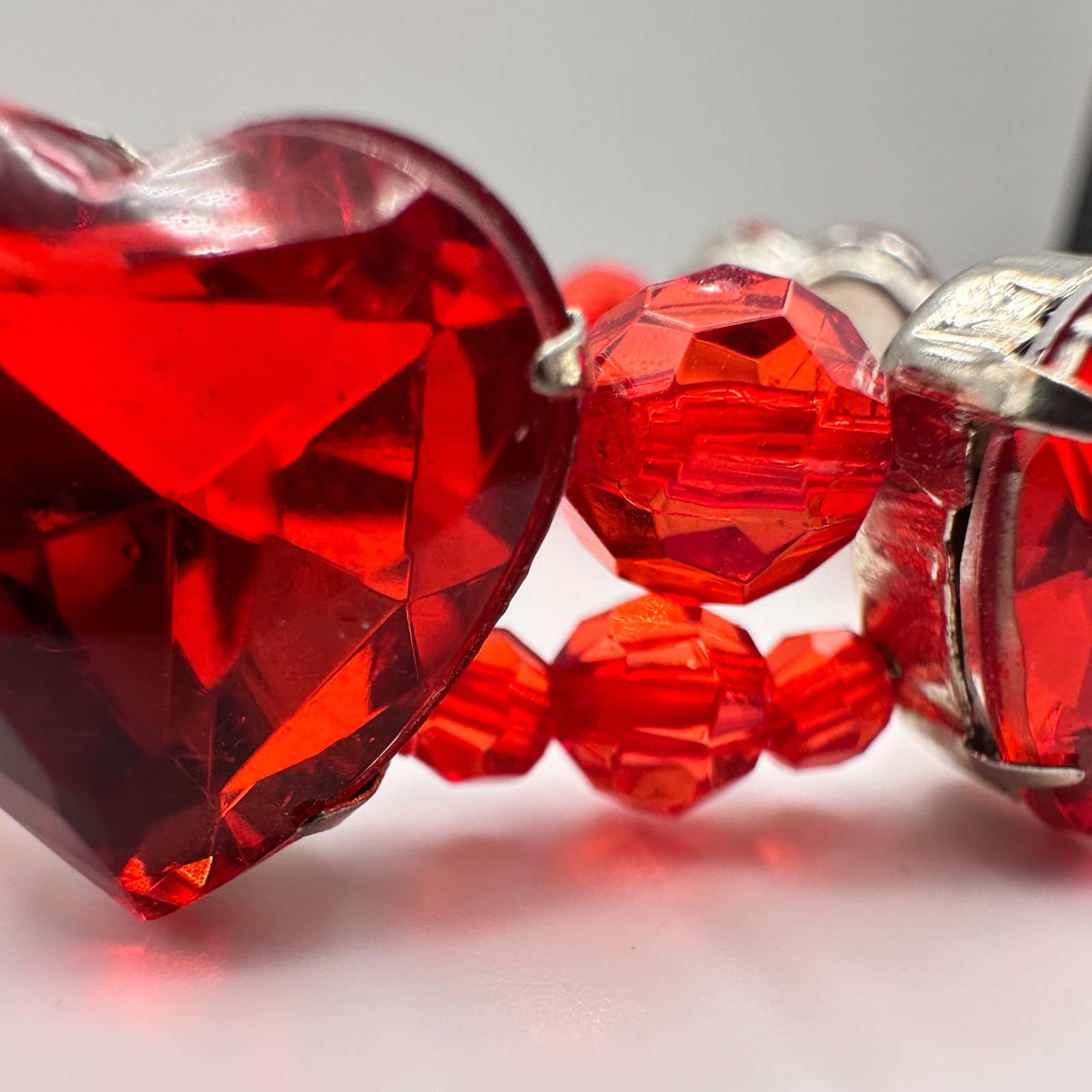 Vintage 90s Red Heart Glass Stretch Bracelet Silver Tone Romantic Fashion - Thumbnail 4