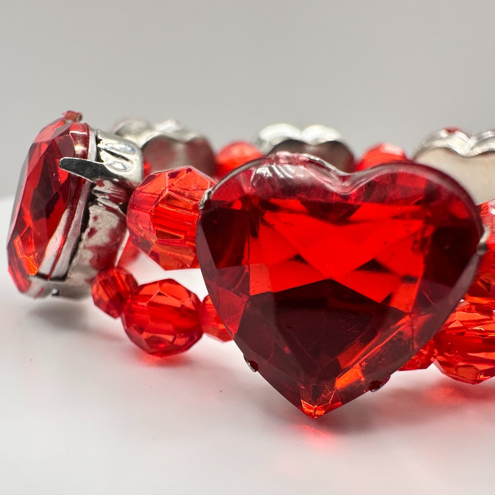 Vintage 90s Red Heart Glass Stretch Bracelet Silver Tone Romantic Fashion - Thumbnail 3