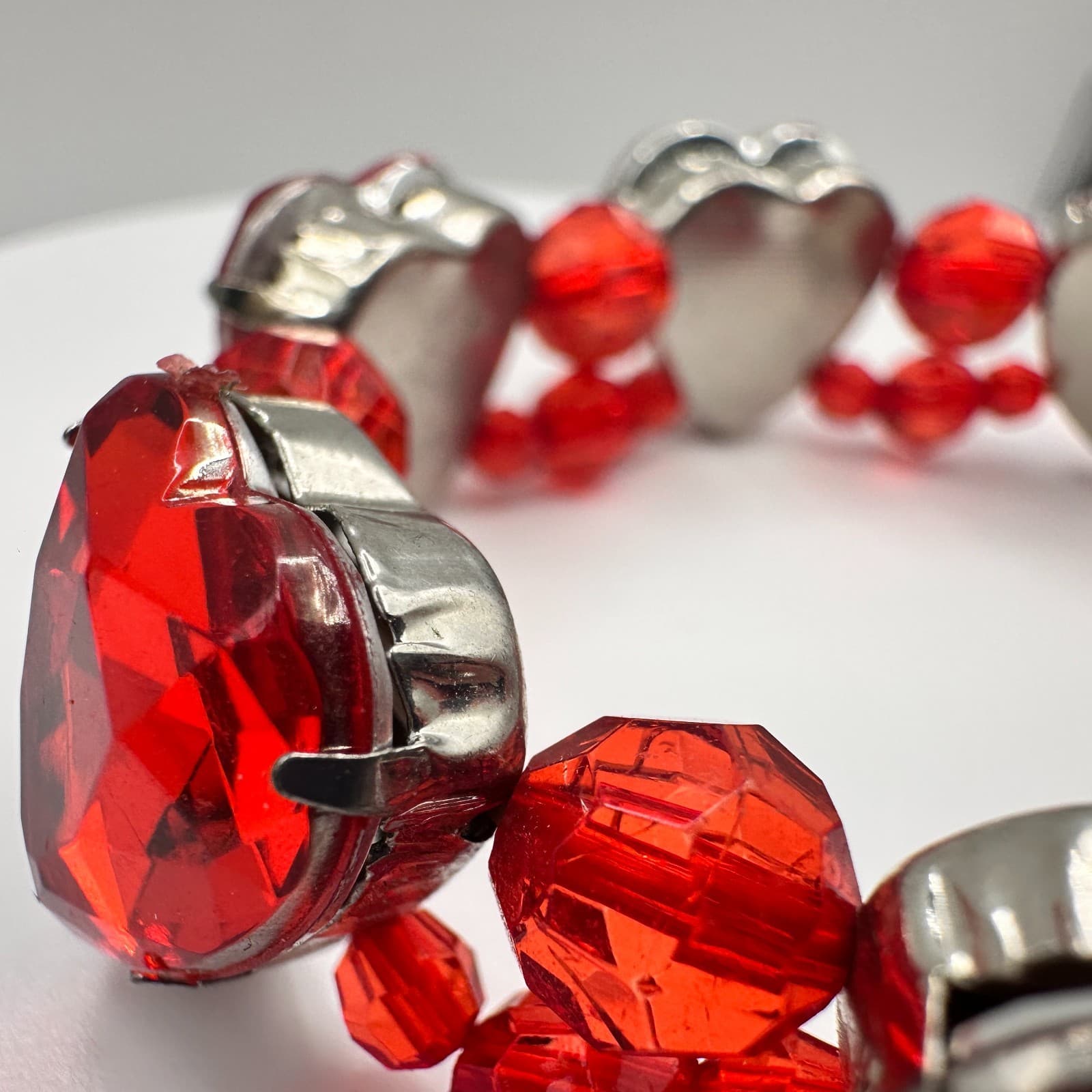 Vintage 90s Red Heart Glass Stretch Bracelet Silver Tone Romantic Fashion - Thumbnail 5