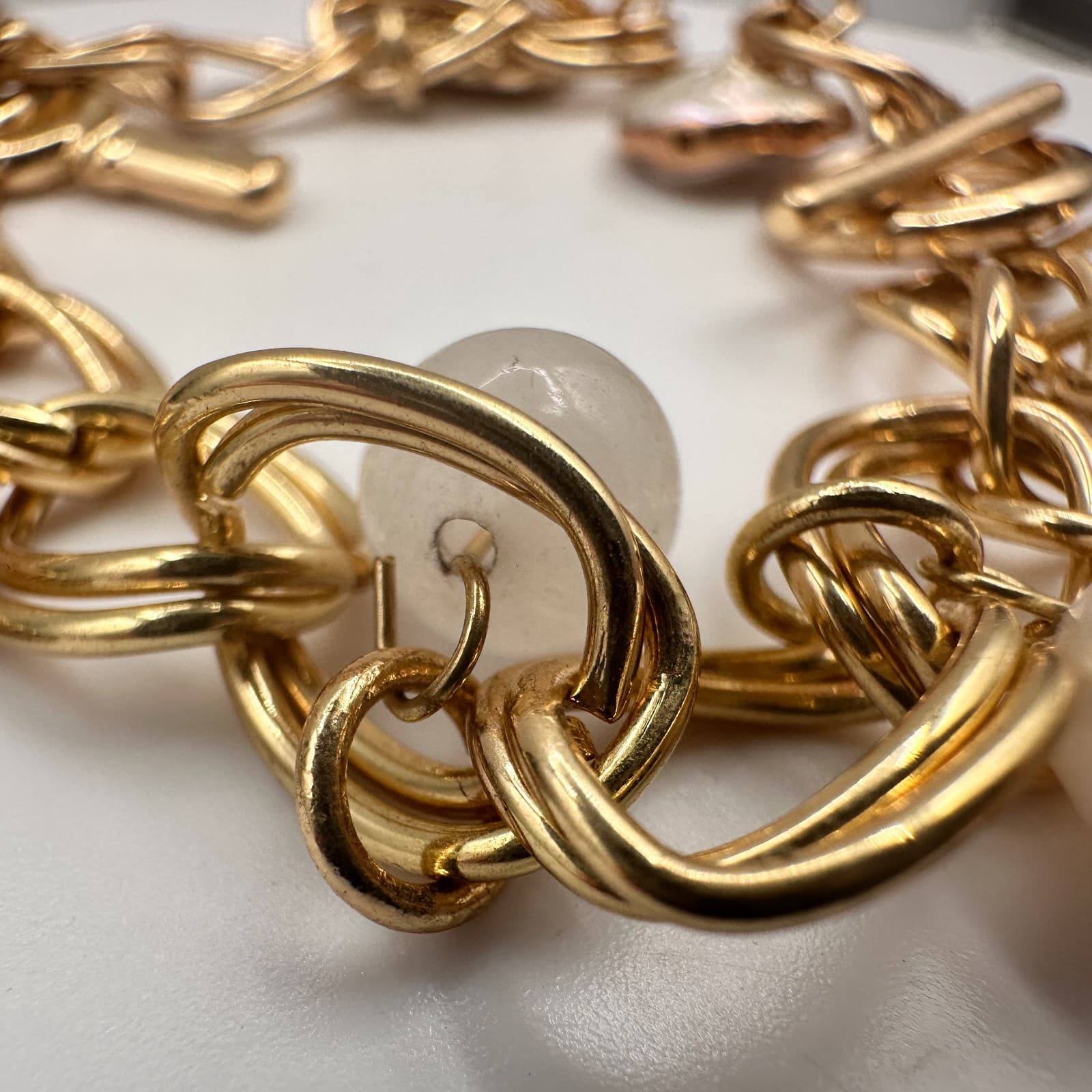 Vintage 90s Gold Tone Chunky Chain Bracelet Heart Key Pearl Toggle Clasp Jewelry - Thumbnail 4