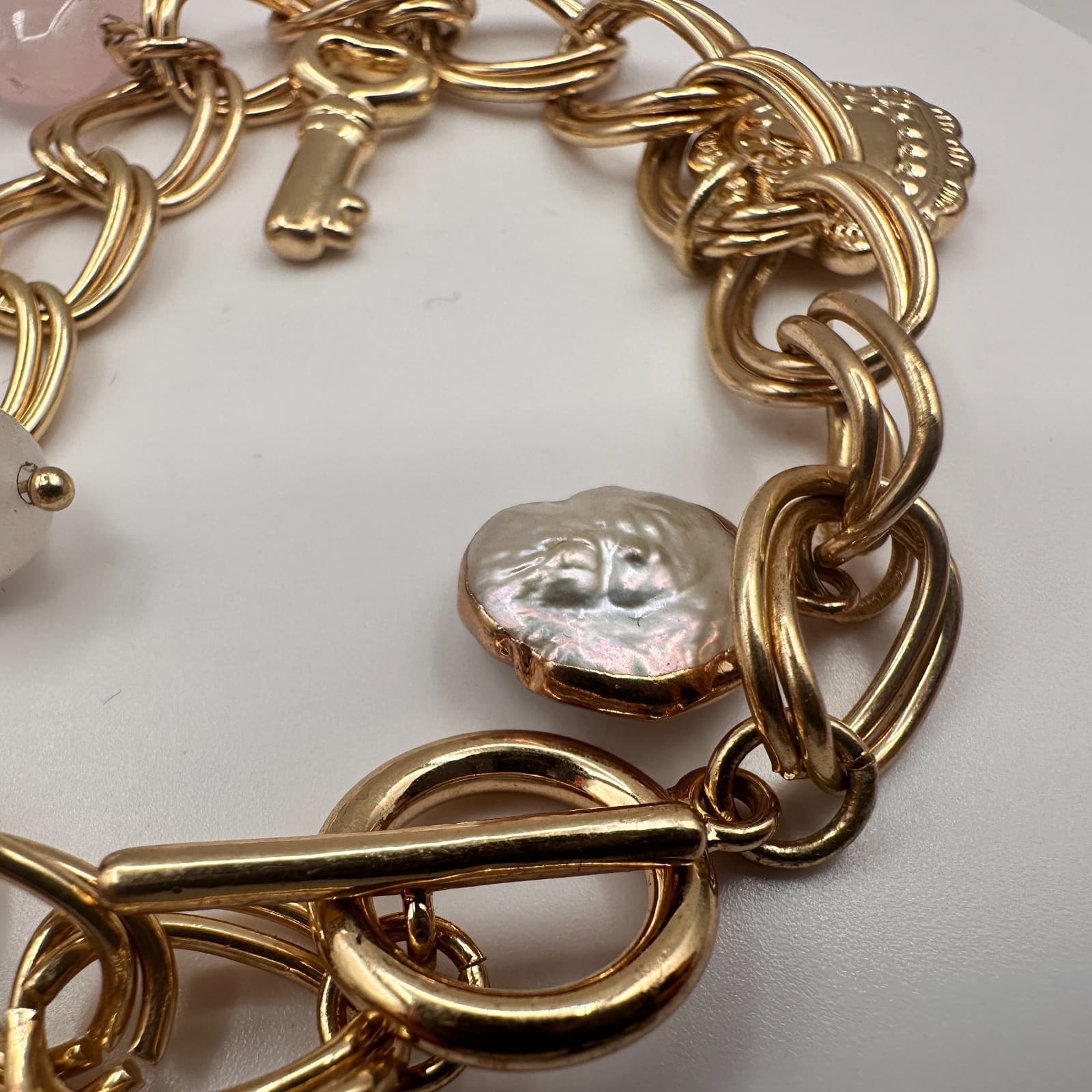 Vintage 90s Gold Tone Chunky Chain Bracelet Heart Key Pearl Toggle Clasp Jewelry - Thumbnail 6