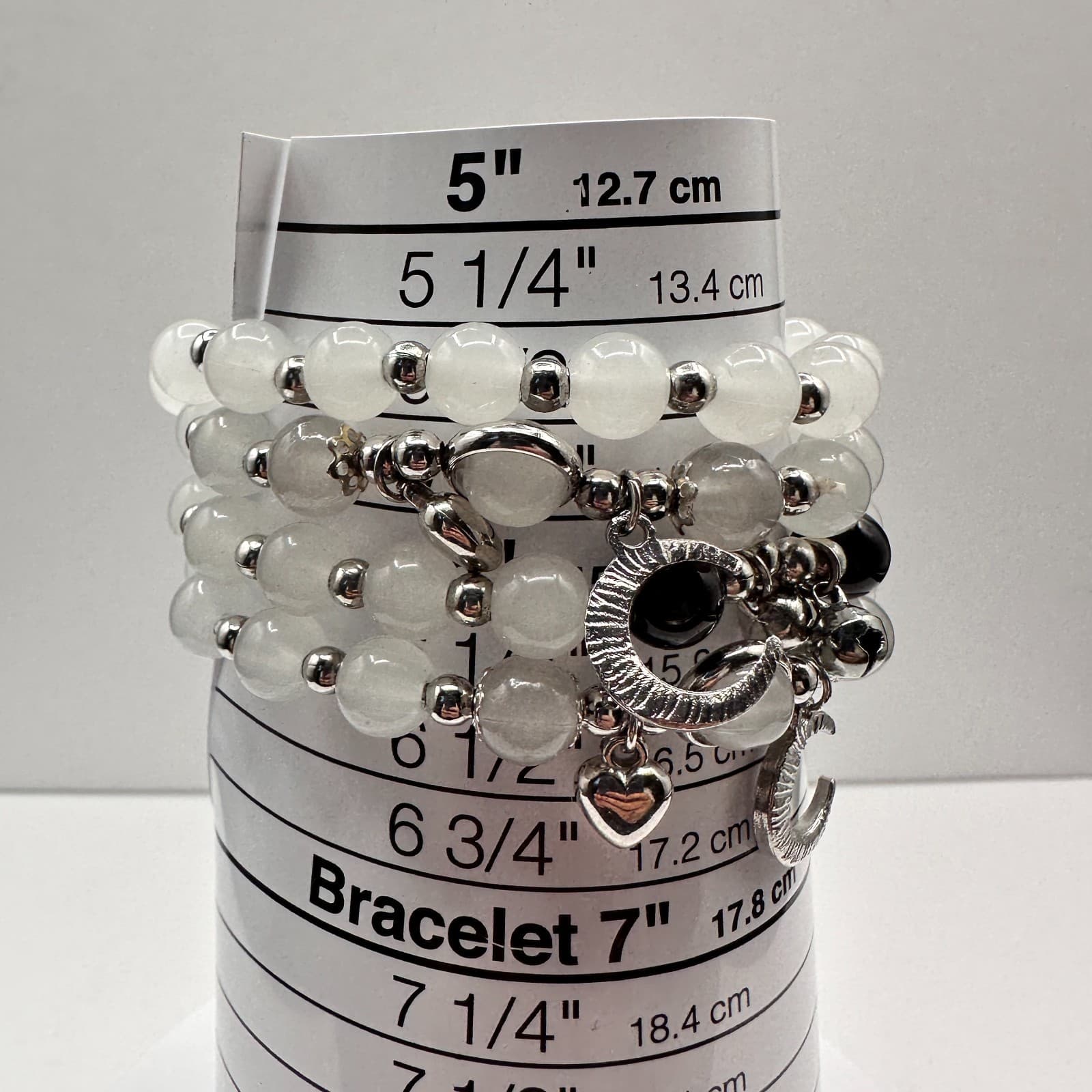 Vintage 80s White Agate Beaded Stretch Bracelet Silver Tone Heart Charm Jewelry - Thumbnail 5