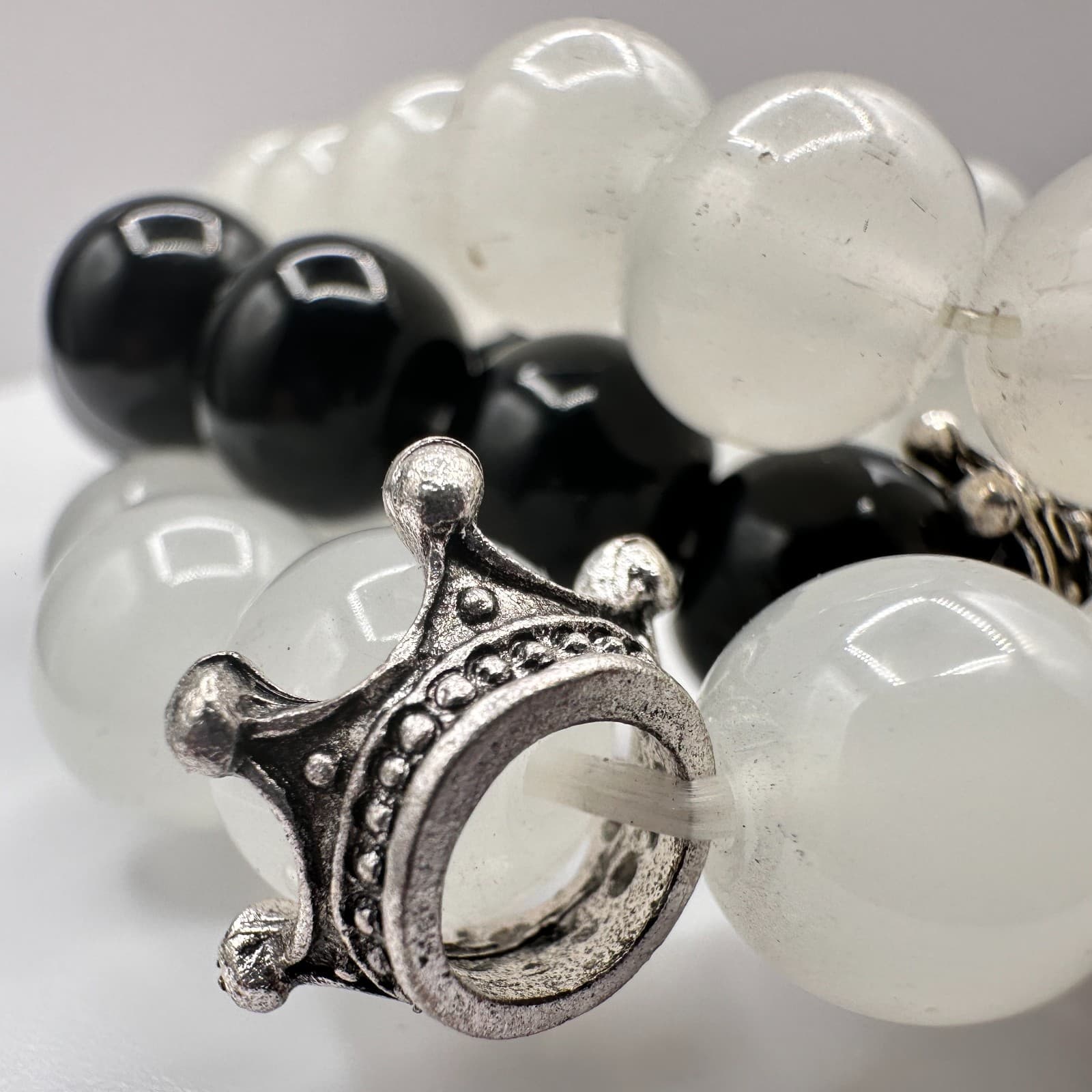 Vintage 90s Beaded Bracelet Set Black White Stones Crown Floral Fashion Jewelry - Thumbnail 3