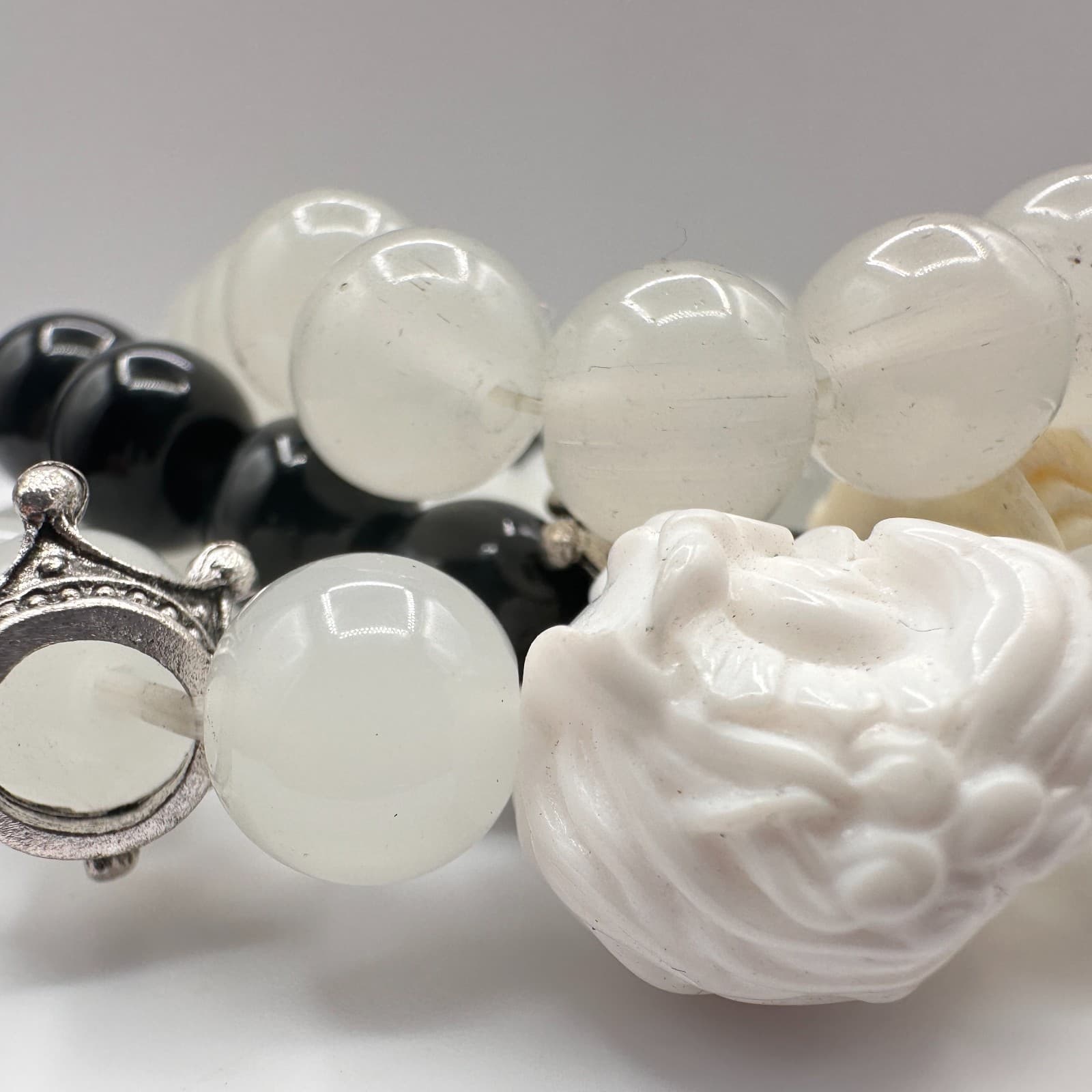 Vintage 90s Beaded Bracelet Set Black White Stones Crown Floral Fashion Jewelry - Thumbnail 2