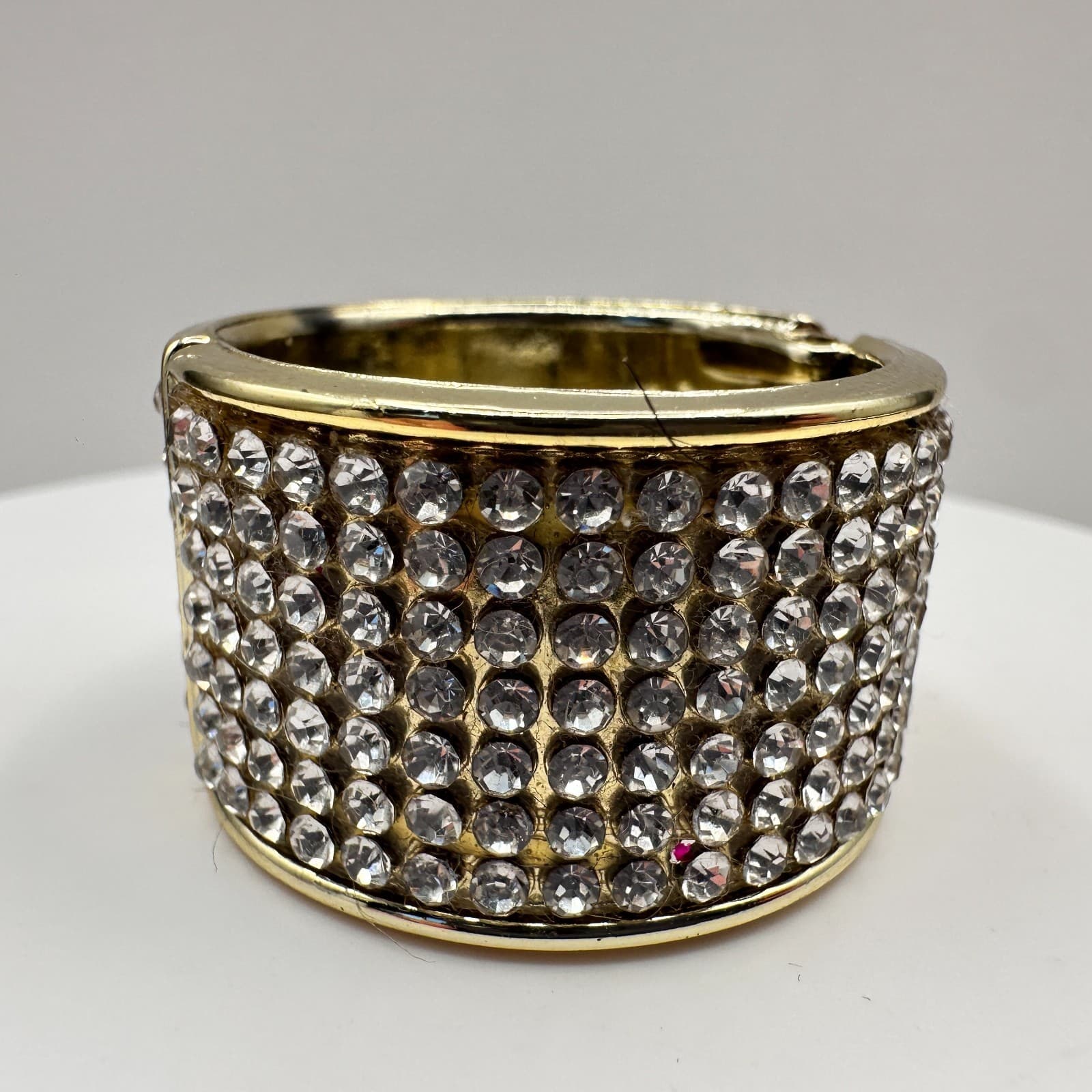Vintage 80s Wide Gold Tone Rhinestone Hinged Thames Ring Holder jewelry - Image 1