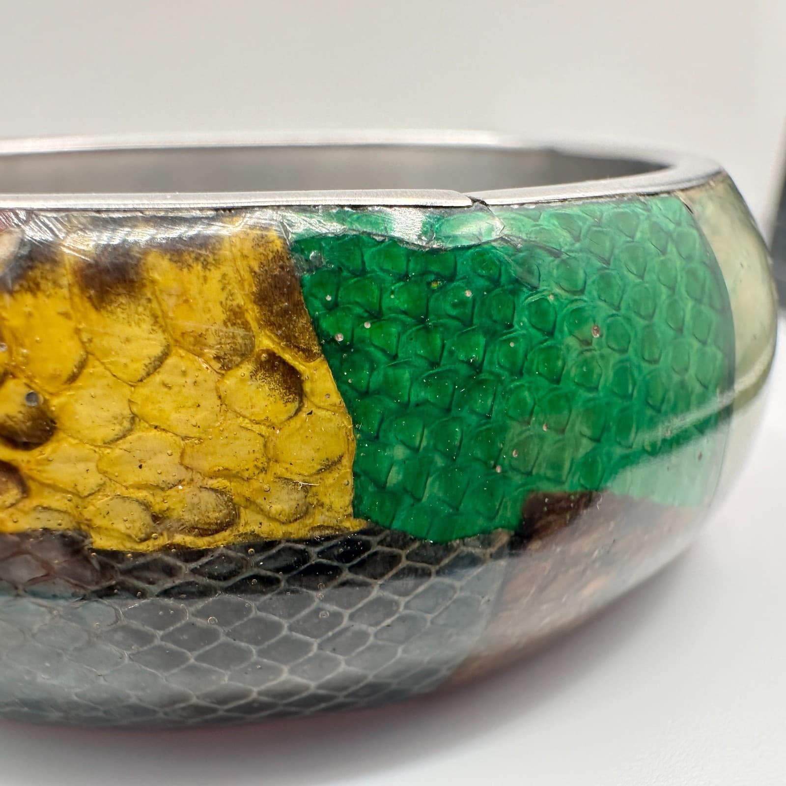 Vintage 80s Snakeskin Inlay Bangle Bracelet Multi-Color Patchwork Silver Tone - Thumbnail 5