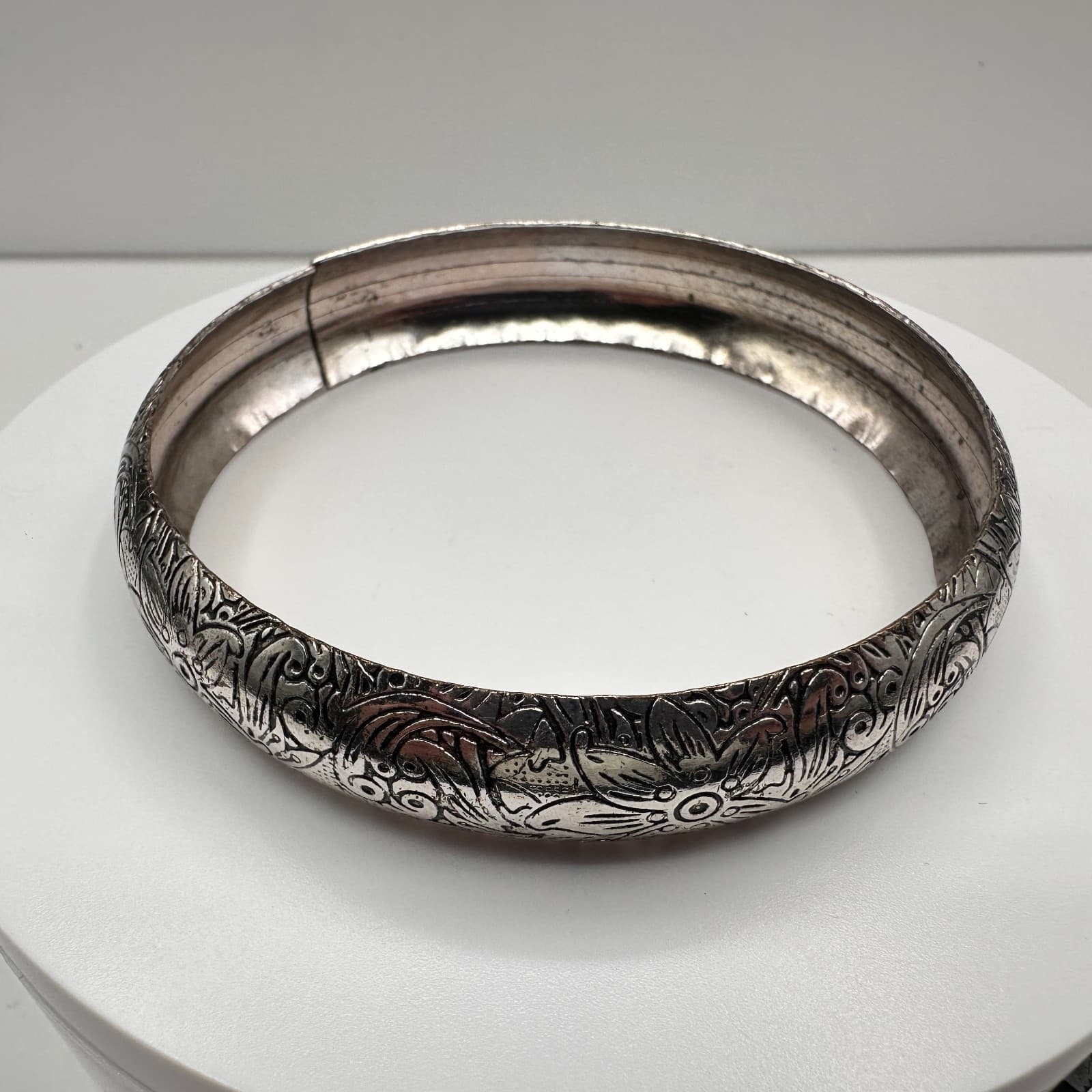 Vintage 80s Silver Tone Floral Bangle Bracelet Etched Boho Statement Jewelry - Thumbnail 5