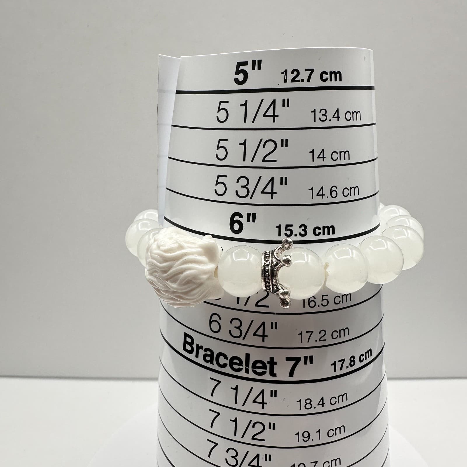 Vintage 90s White Glass Bead Bracelet Lion Crown Charm Stretch Boho Jewelry - Thumbnail 6