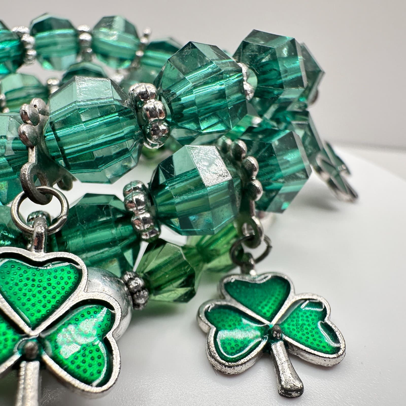 VTG 90s St Patrick's Day Green Glass Bead Shamrock Charm Stretch Bracelet Set - Thumbnail 3