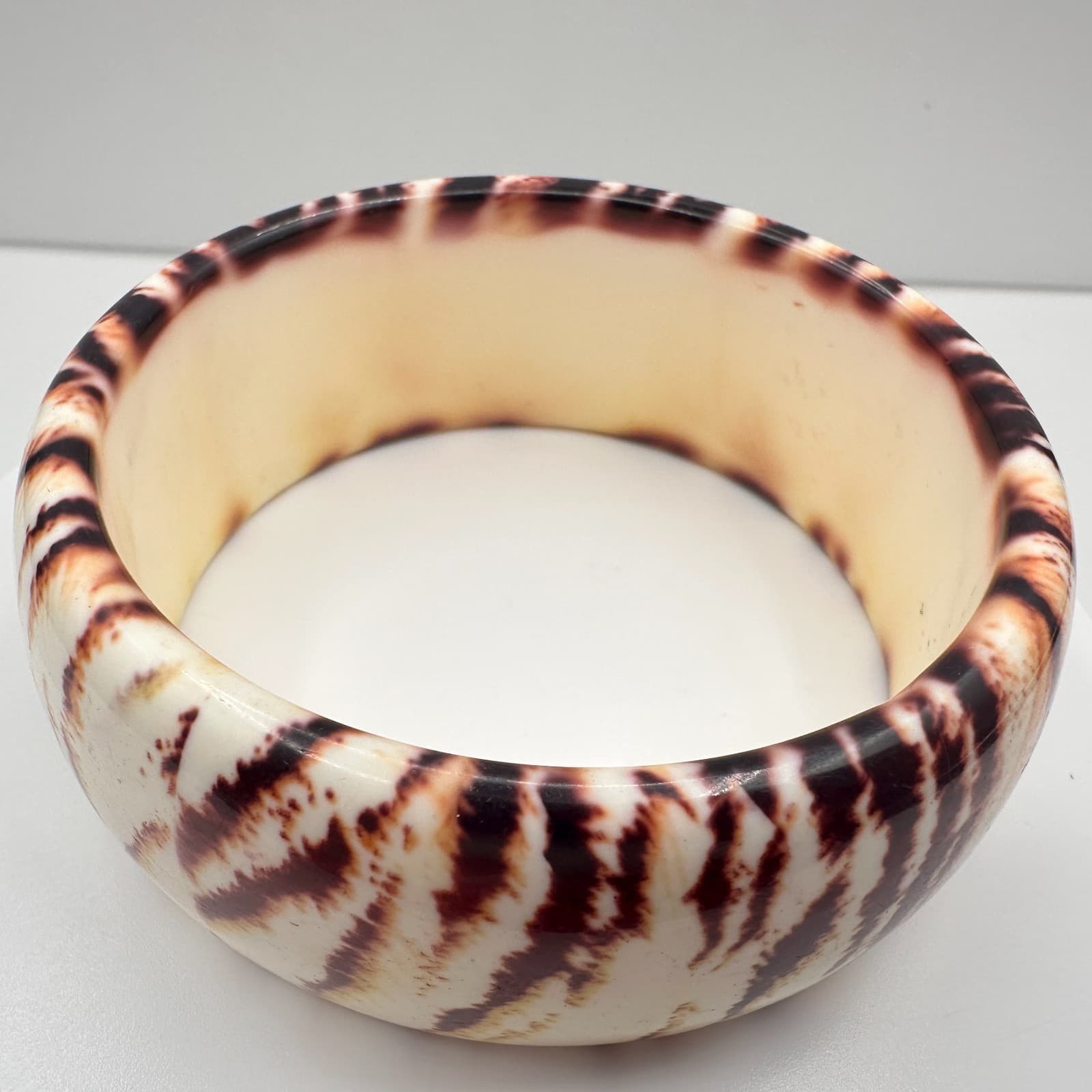 Vintage 80s Tiger Stripe Bangle Bracelet Cream Brown Resin Boho Chunky Jewelry - Thumbnail 5
