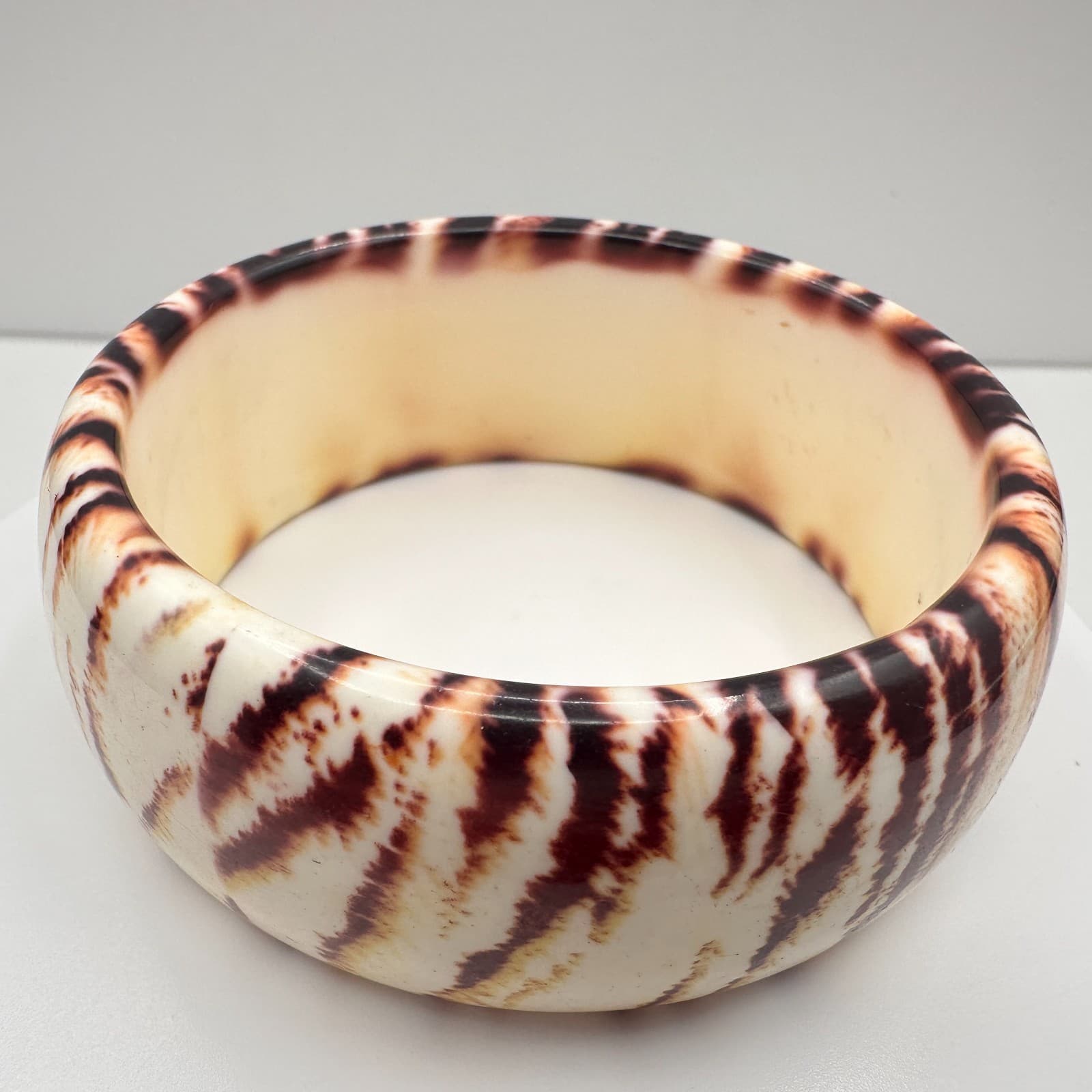 Vintage 80s Tiger Stripe Bangle Bracelet Cream Brown Resin Boho Chunky Jewelry - Thumbnail 2