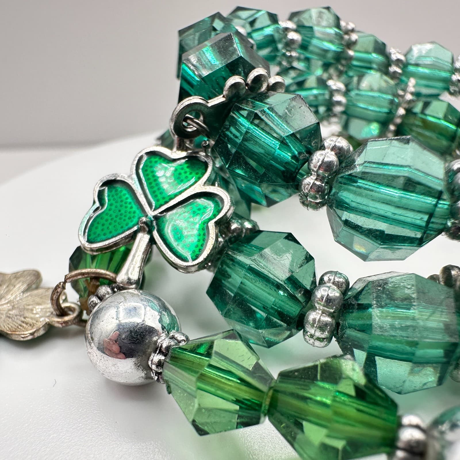 VTG 90s St Patrick's Day Green Glass Bead Shamrock Charm Stretch Bracelet Set - Thumbnail 7