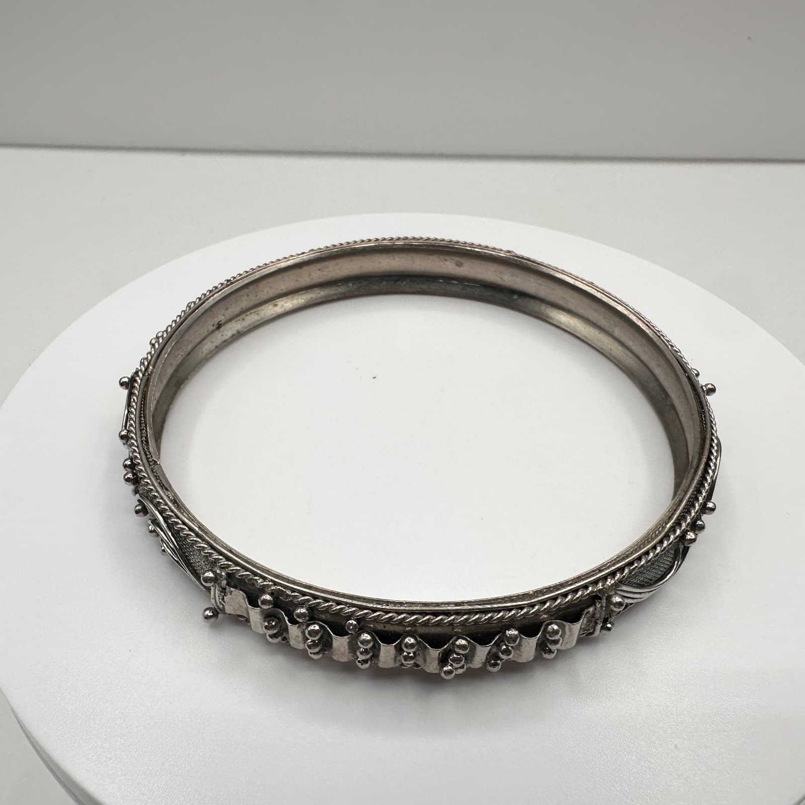 Vintage 80s 90s Silver Tone Textured Bracelet Women's Classic Fashion Jewelry - Thumbnail 2