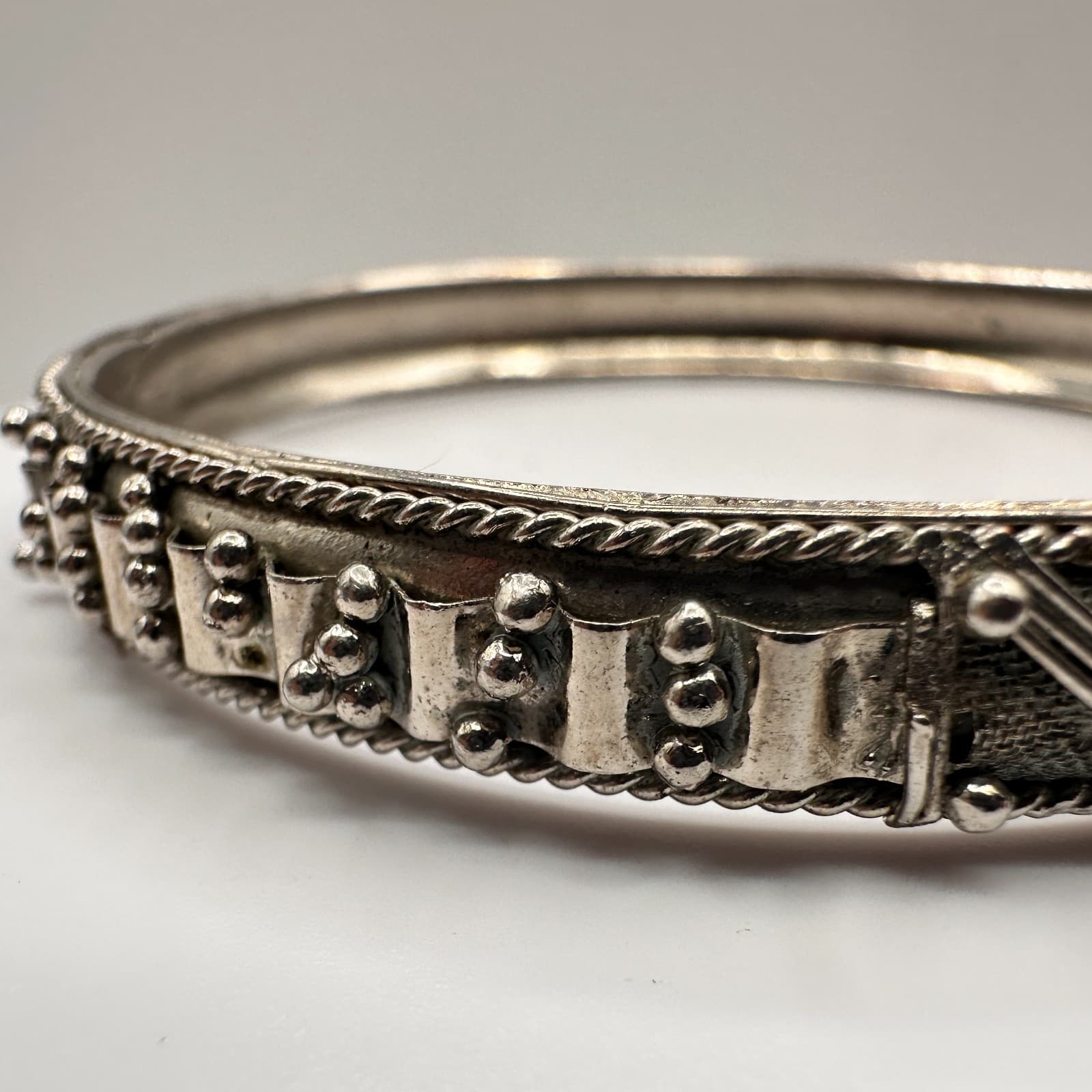 Vintage 80s 90s Silver Tone Textured Bracelet Women's Classic Fashion Jewelry - Thumbnail 5