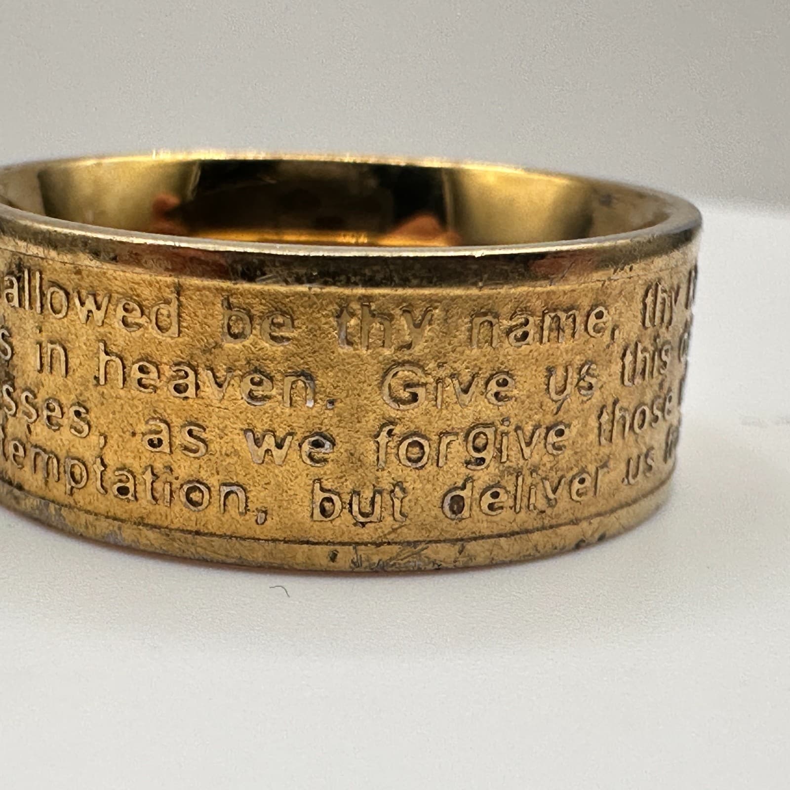 Vintage 90s Engraved Religious Band Ring Gold Tone Classic Fashion Jewelry - Thumbnail 4