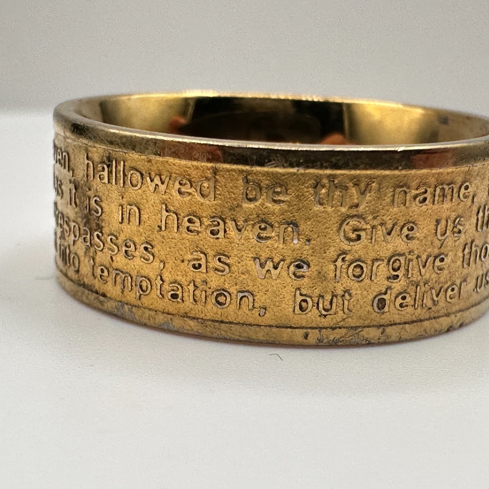 Vintage 90s Engraved Religious Band Ring Gold Tone Classic Fashion Jewelry - Thumbnail 3