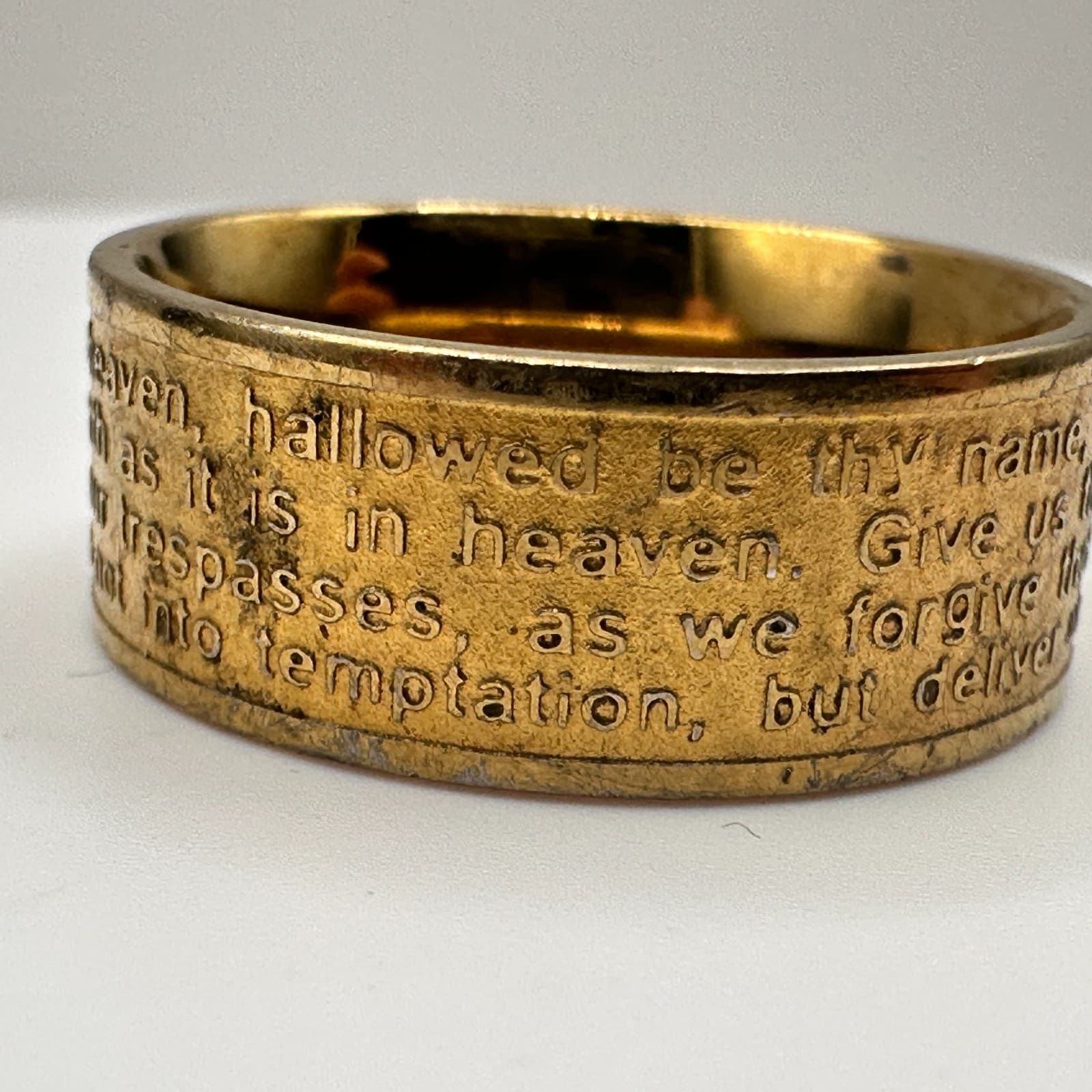 Vintage 90s Engraved Religious Band Ring Gold Tone Classic Fashion Jewelry - Thumbnail 5