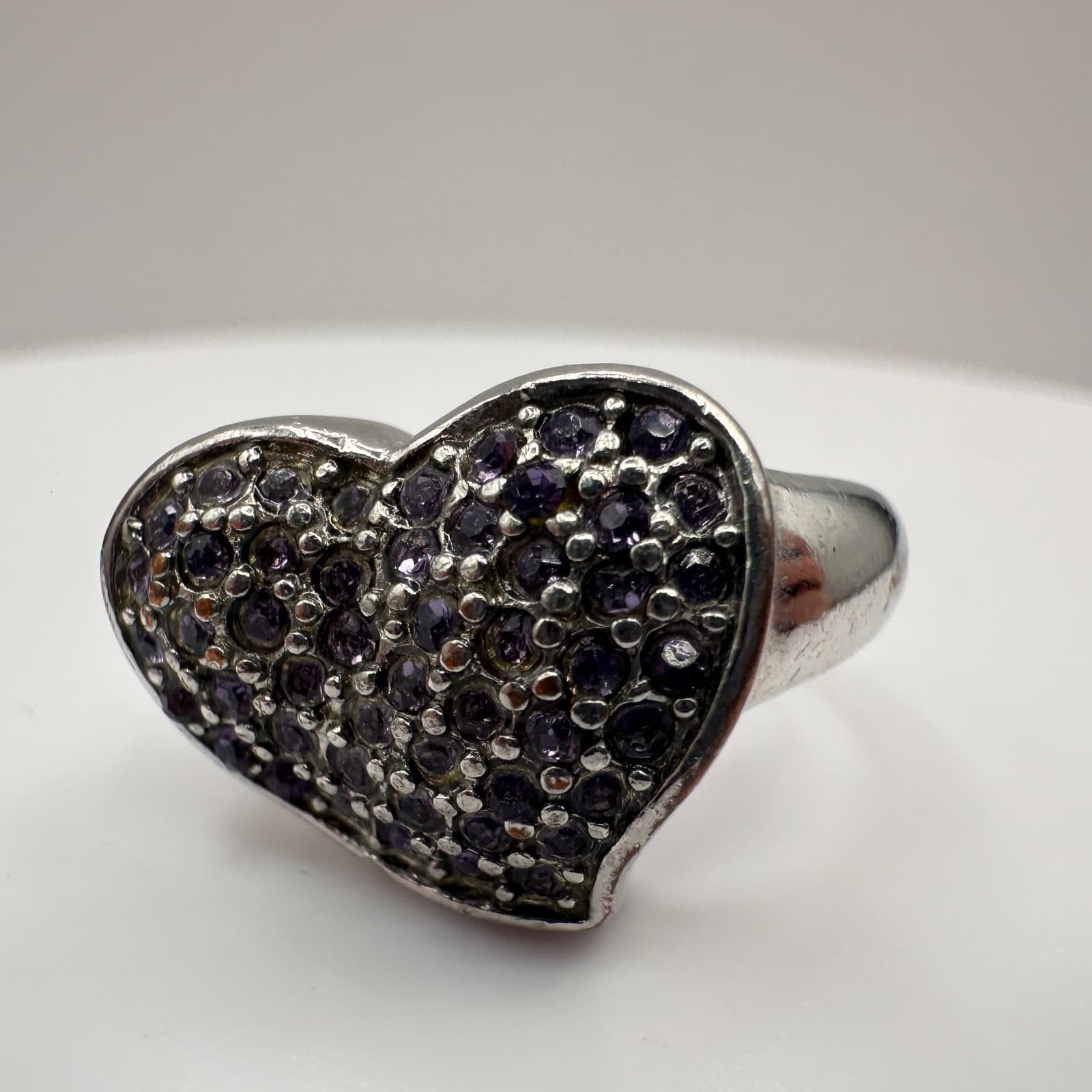 Vintrage 90s Purple Glass Heart Ring Silver Tone Statement Fashion Jewelry - Image 1