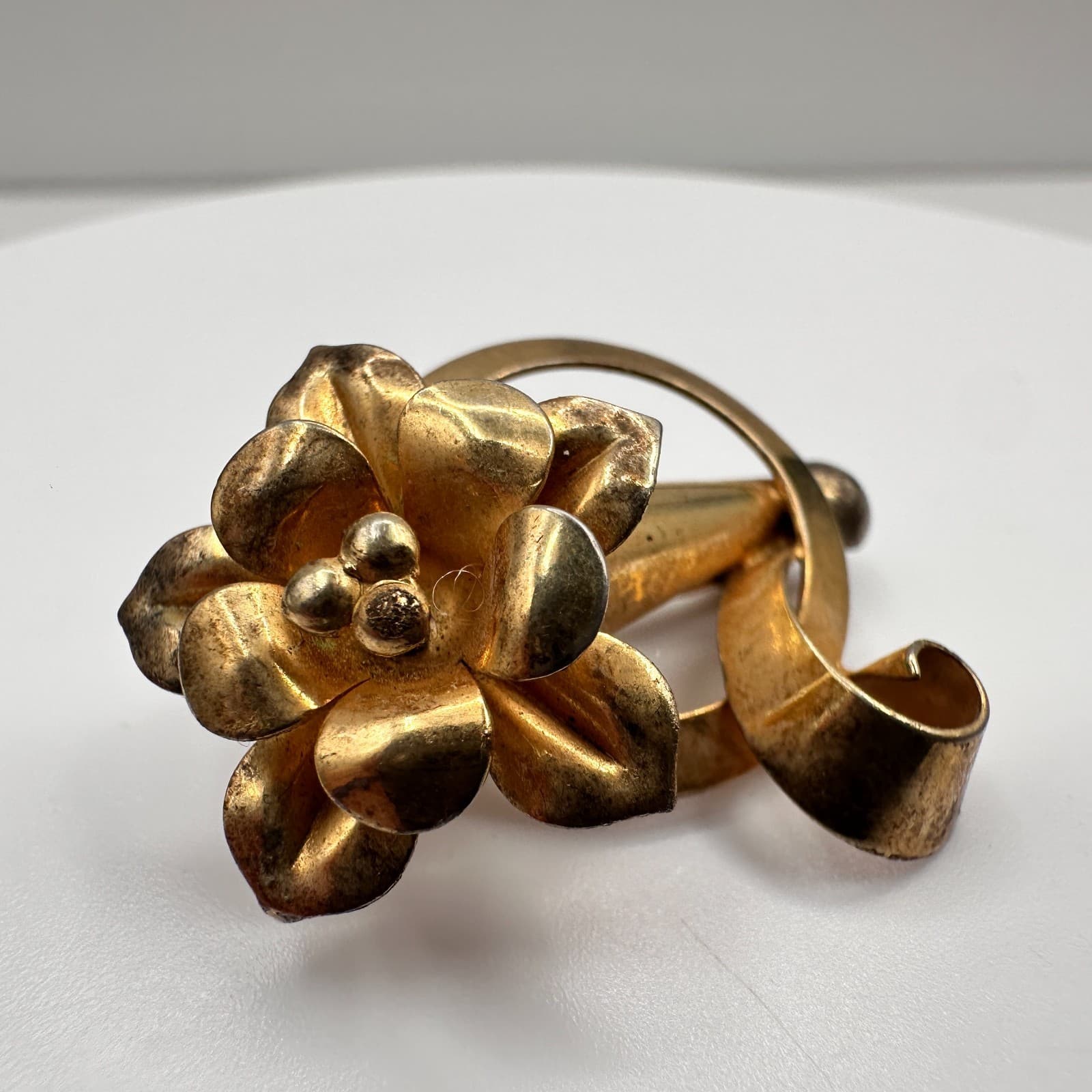 Vintage 80s Gold Tone Floral Brooch Pin Retro Women's Classic Fashion Jewelry - Thumbnail 2