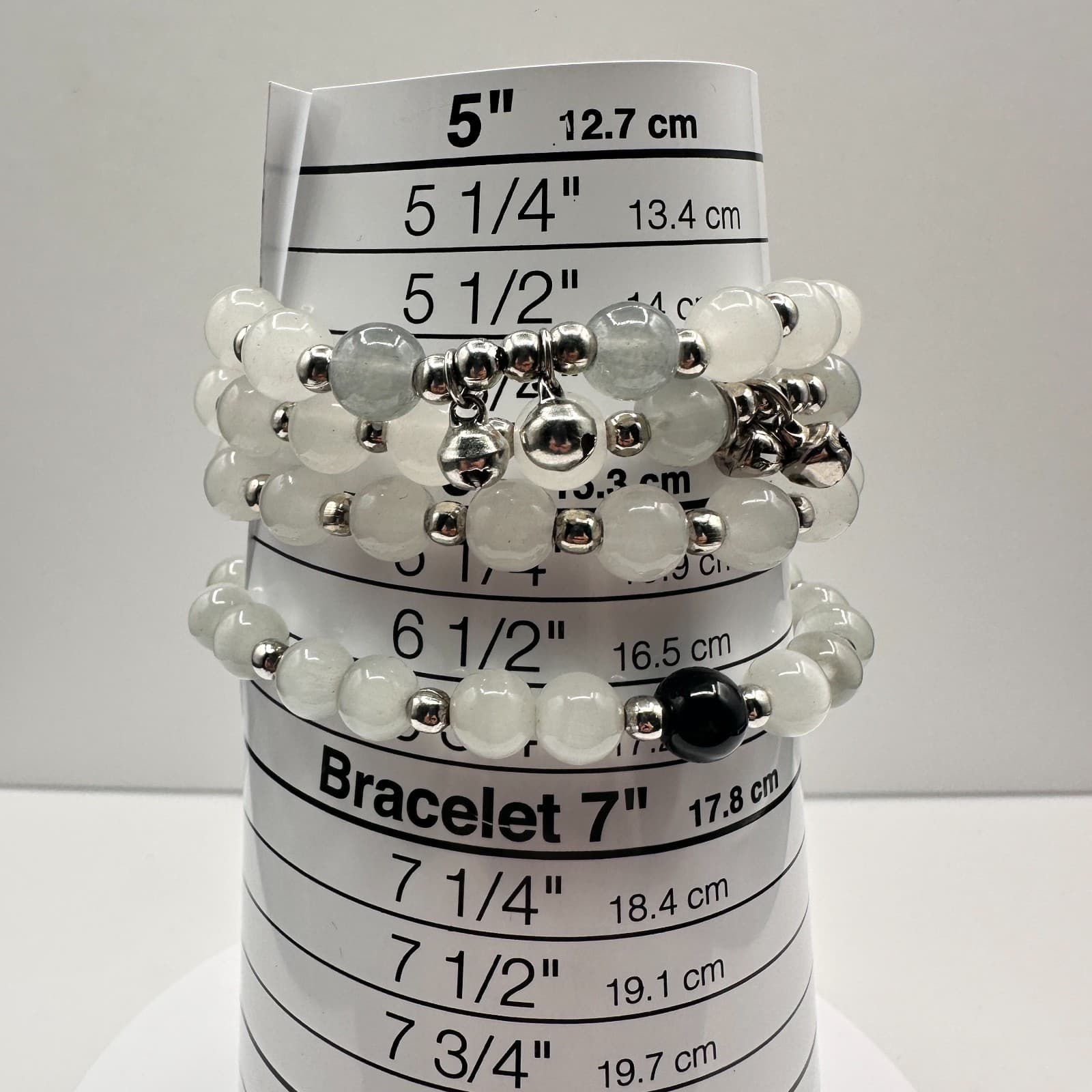 Vintage 90s White Glass Beaded Memory Wire Wrap Bracelet Silver Tone Jewelry - Thumbnail 5