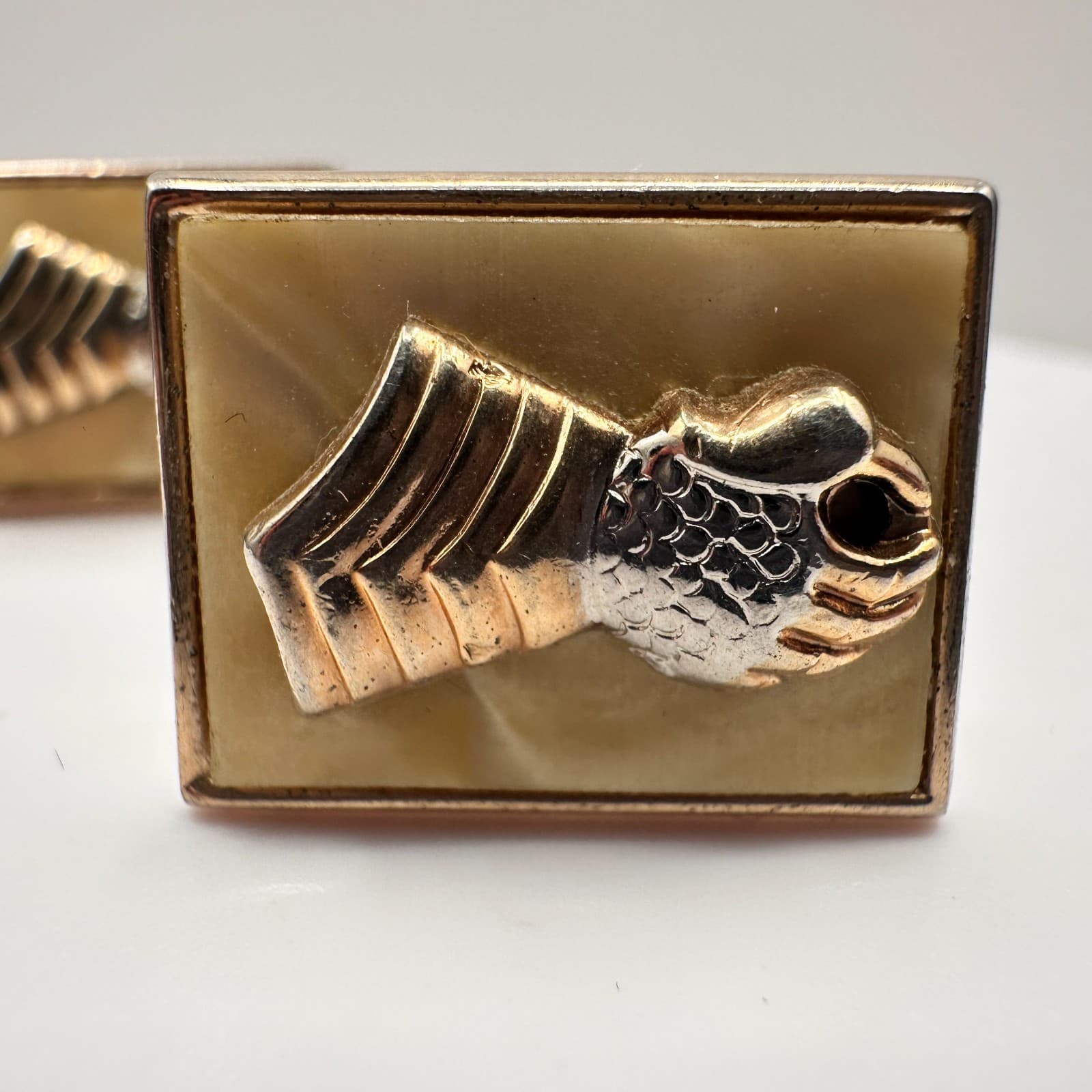 Vintage 80s Military Chevron Fish Tail Gold Tone Cream Rectangular Cufflinks - Thumbnail 4