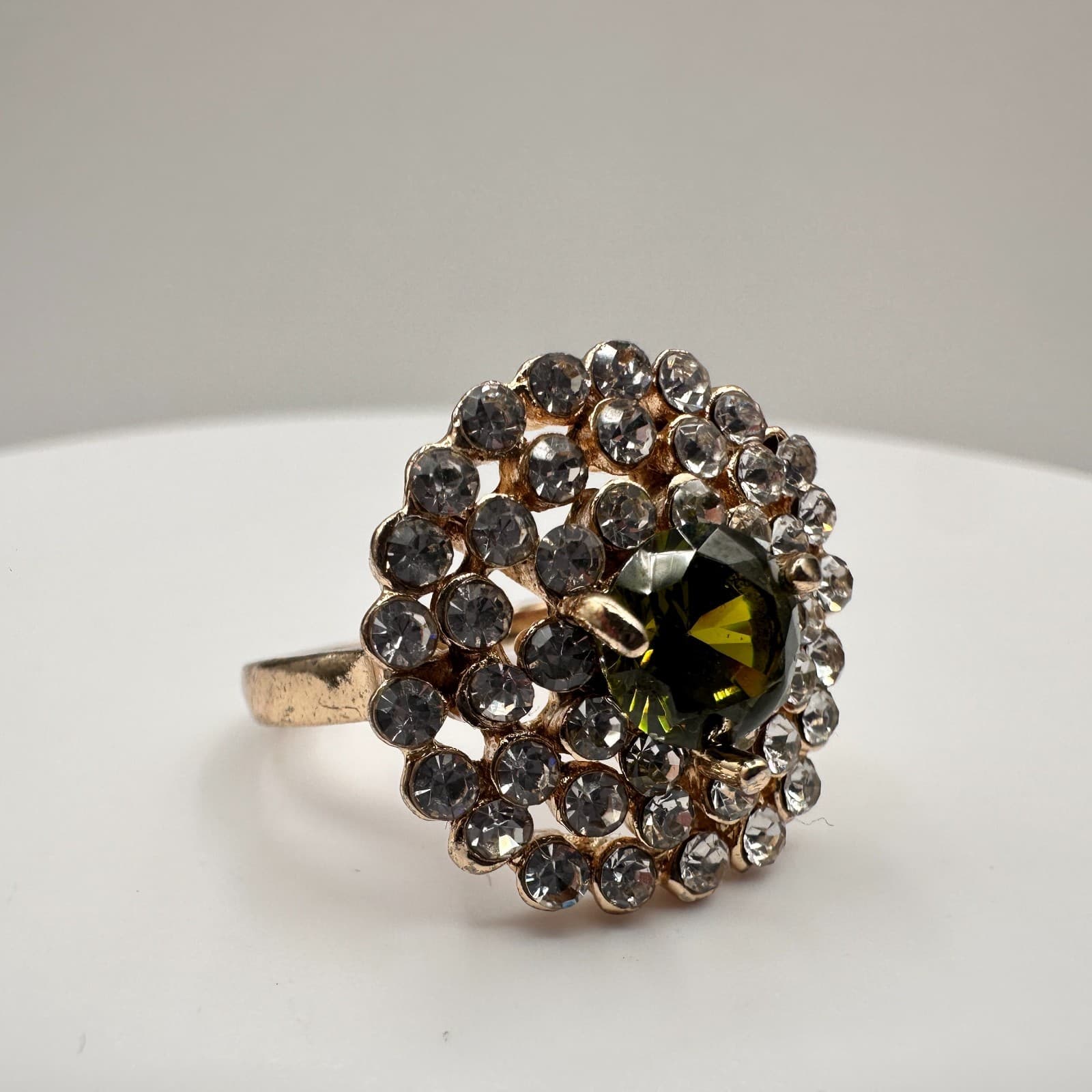 Vintage 80s Gold Tone Clear Green Rhinestone Round Ring Women's Fashion Jewelry - Thumbnail 3