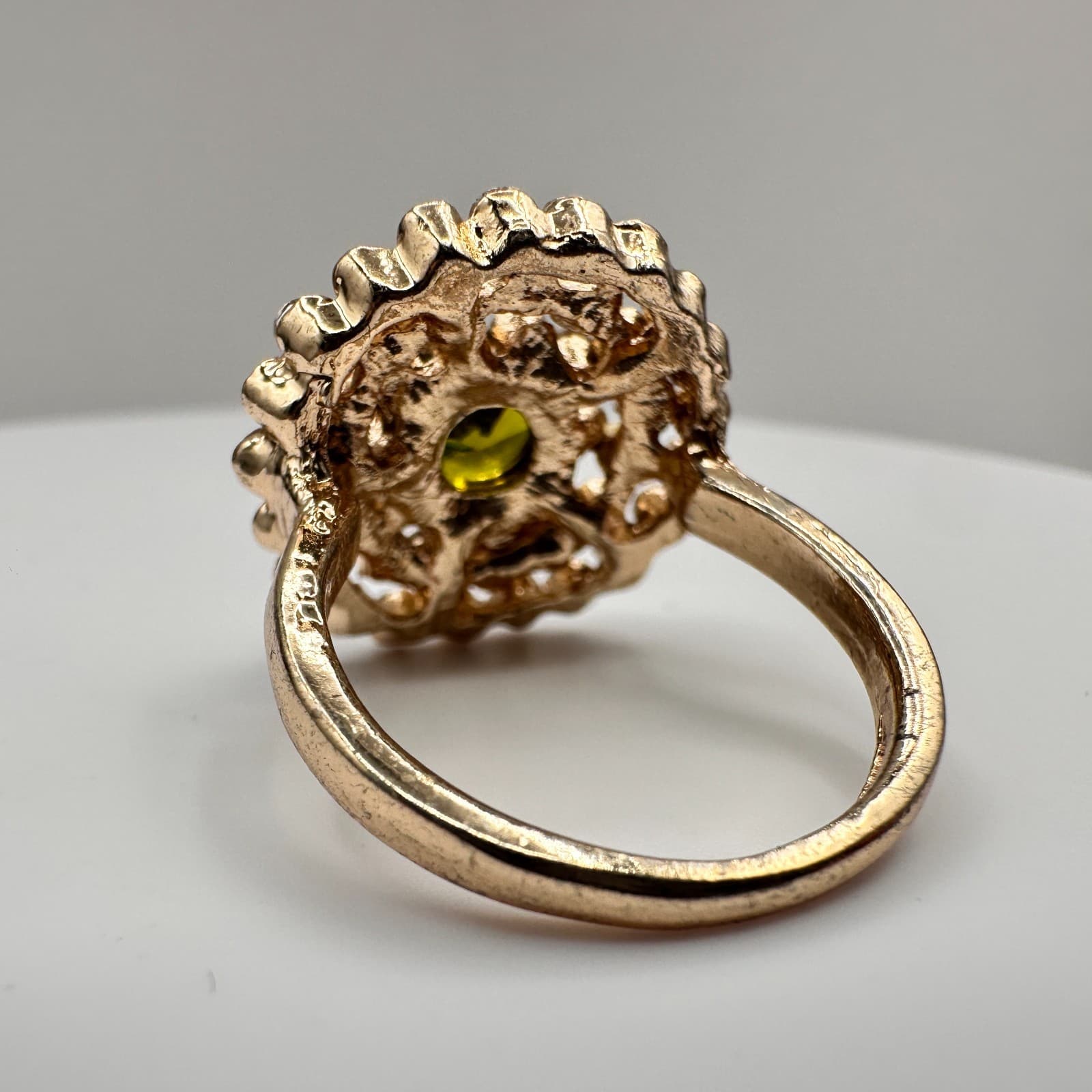 Vintage 80s Gold Tone Clear Green Rhinestone Round Ring Women's Fashion Jewelry - Thumbnail 4