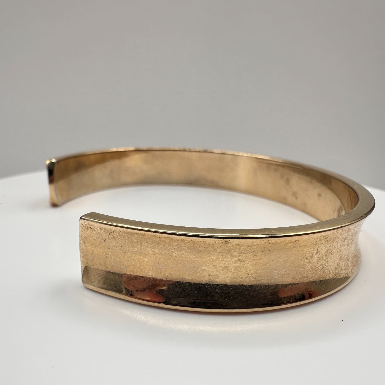 Vintage 90s Gold Tone Concave Cuff Bracelet Minimalist Women's Classic Jewelry - Thumbnail 3