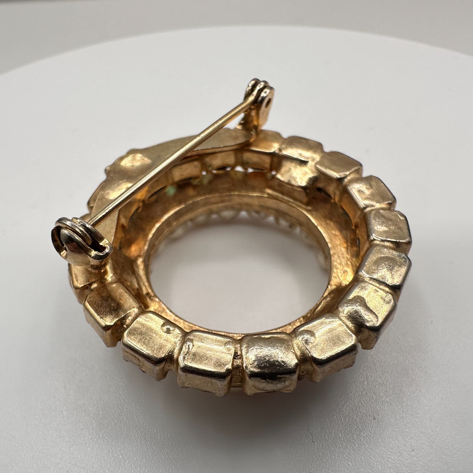 Vintage 60s Gold Tone Wreath Brooch Pin Faux Pearl Aurora Borealis Rhinestone - Thumbnail 5