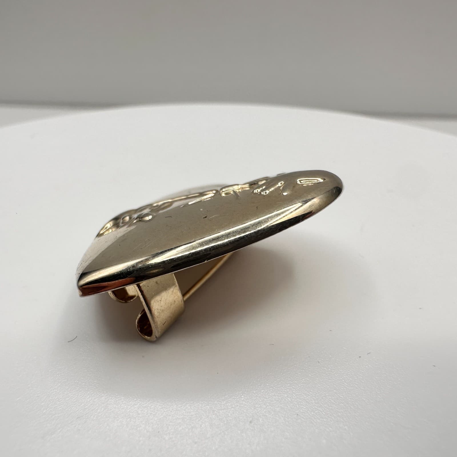 Vintage 90s TM & CO UNIVERSAL STUDIOS THE EXTRA-TERRESTRIAL MOVIE BROOCH PIN - Thumbnail 2