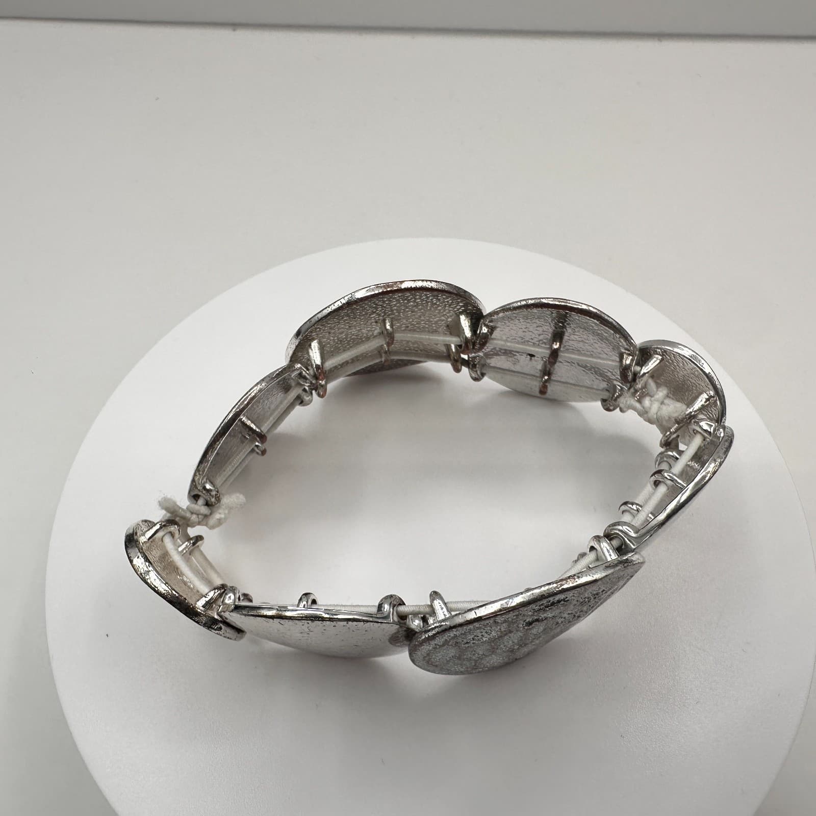 Vintage 90s Silver Tone Hammered Disk Stretch Bracelet Boho Statement Jewelry - Thumbnail 5