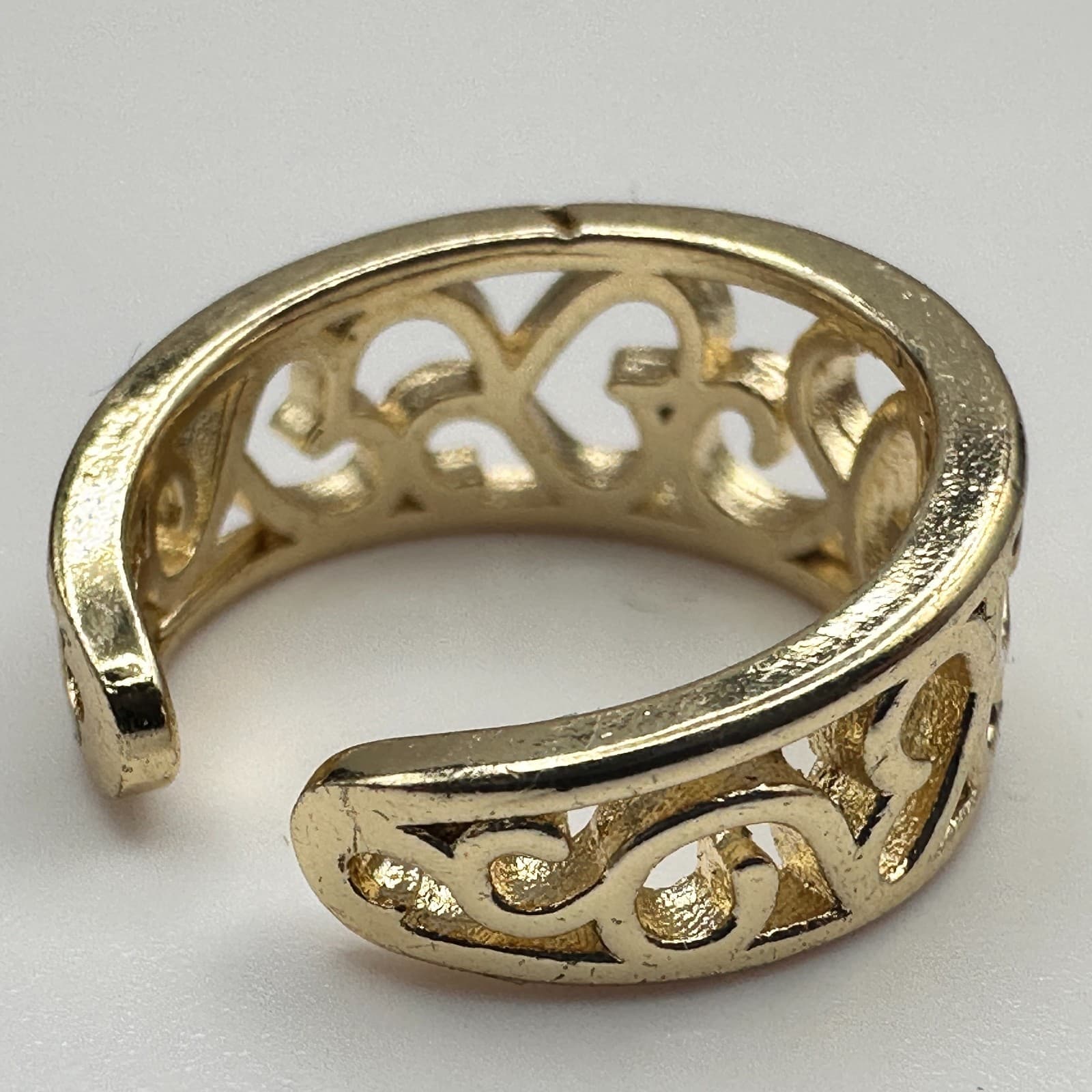 Vintage 90s Gold Tone Filigree Band Ring Retro Women's Classic Fashion Jewelry - Thumbnail 5