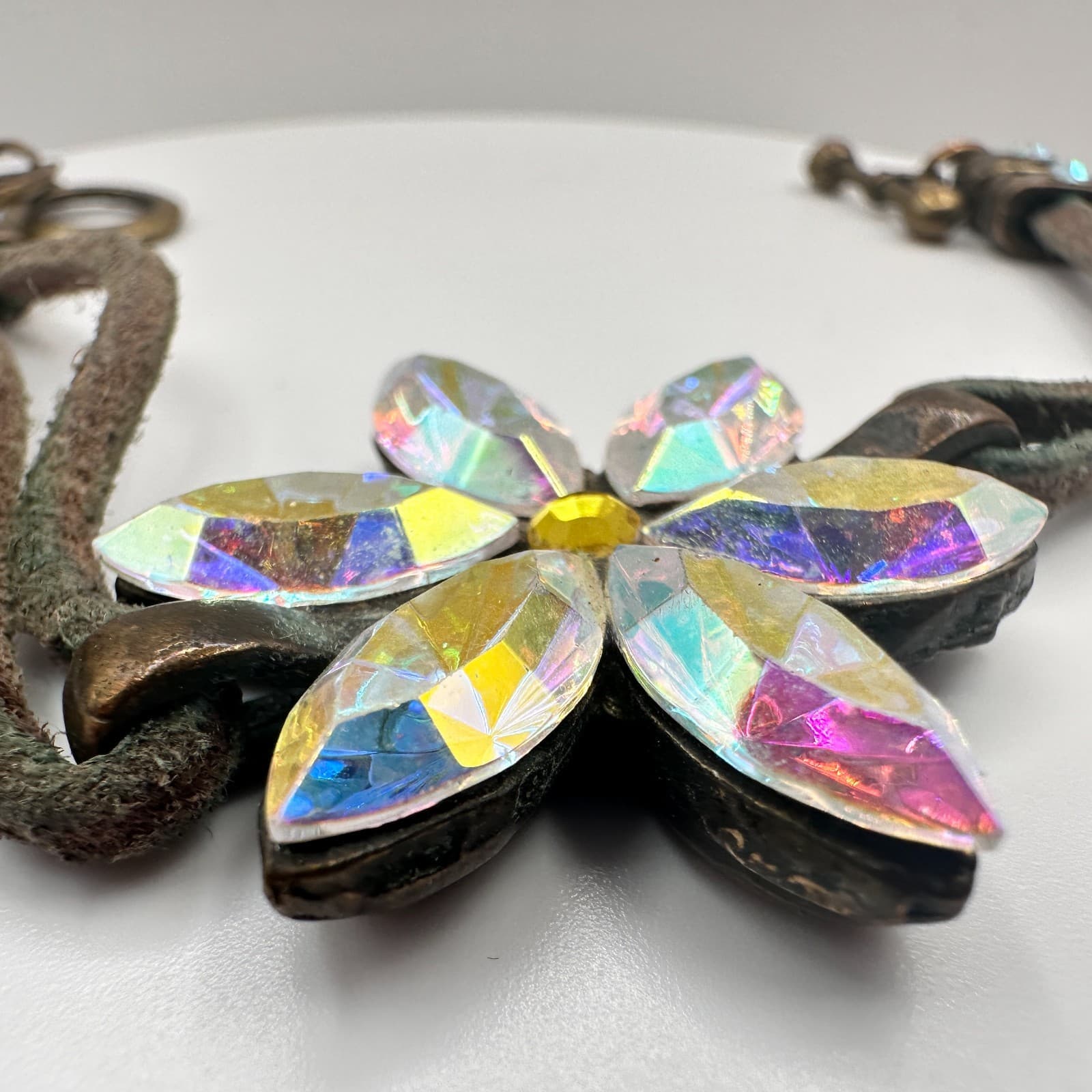 Vintage 90s Leather Cord Bracelet Bronze Tone Iridescent Crystal Flower Boho - Thumbnail 3