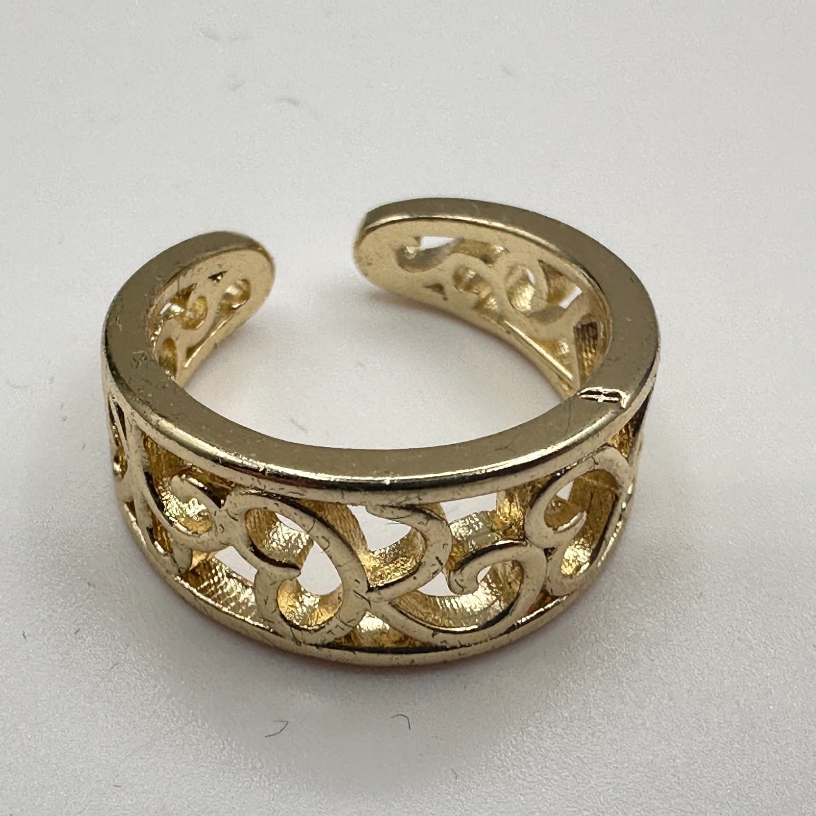 Vintage 90s Gold Tone Filigree Band Ring Retro Women's Classic Fashion Jewelry - Thumbnail 2
